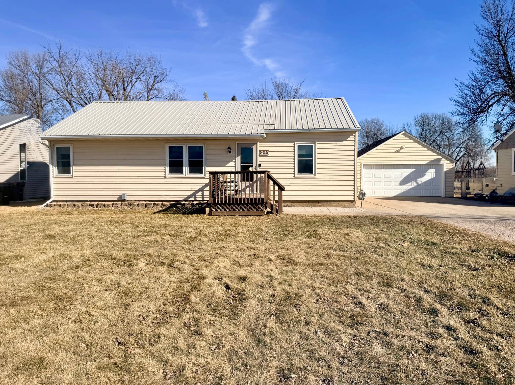 506 Frontier RD, Brewster, MN 56119