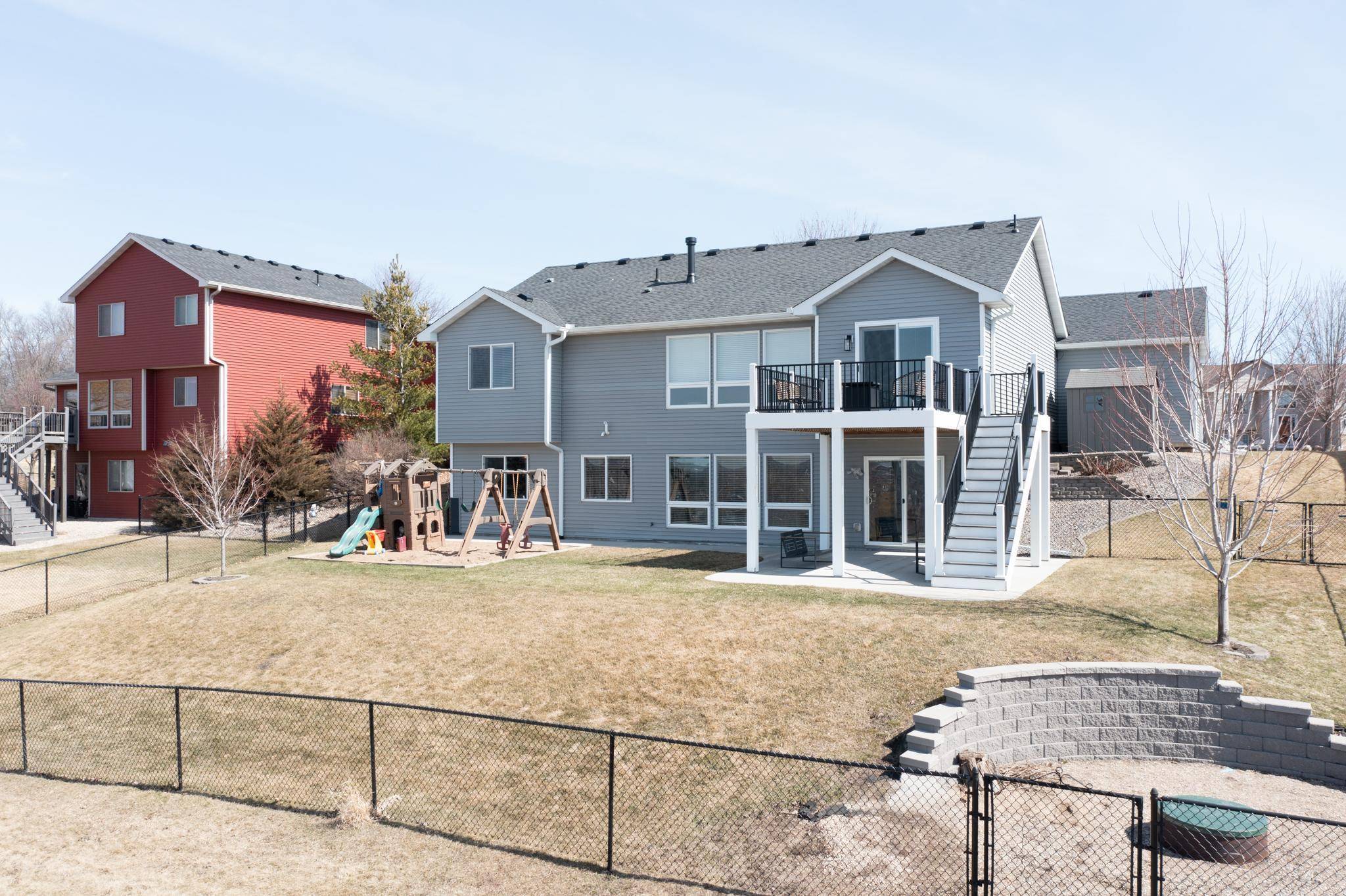 932 Farmers Ridge TRL, Belle Plaine, MN 56011