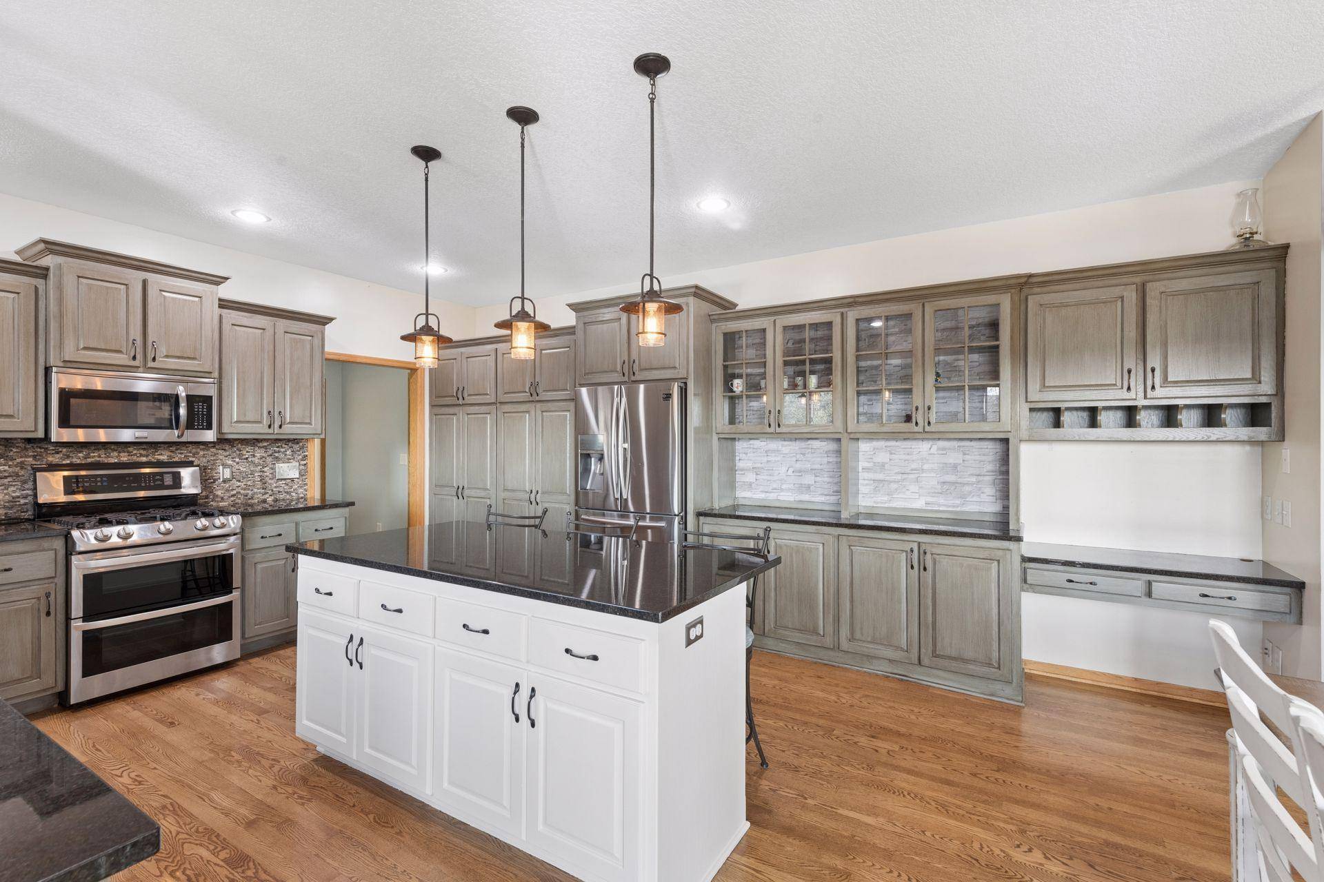 2408 Meadow DR, Buffalo, MN 55313