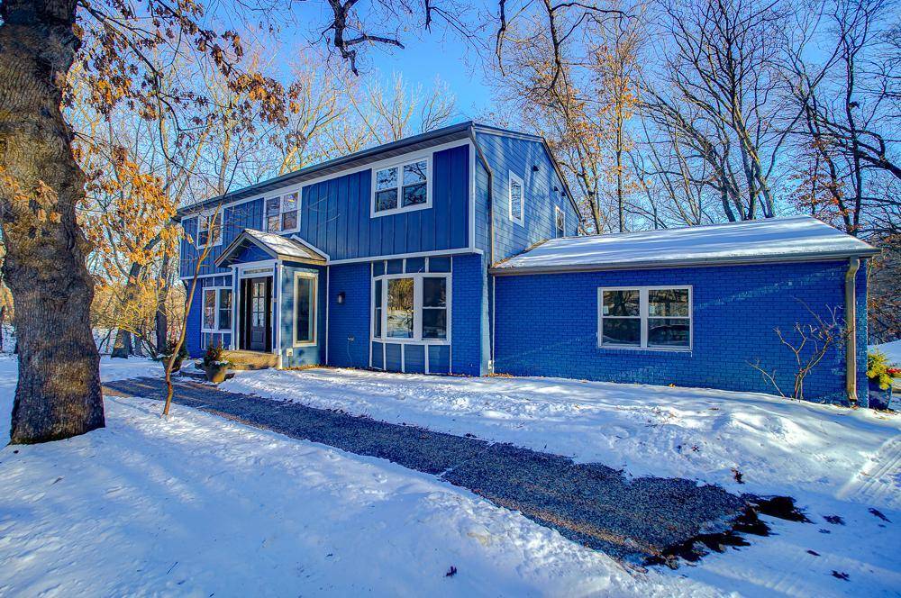 86 Old Wildwood RD, Mahtomedi, MN 55115