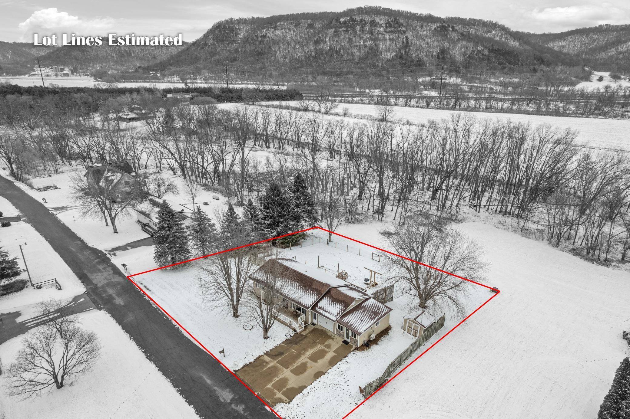 1575 N Hillview DR, Buffalo City, WI 54622