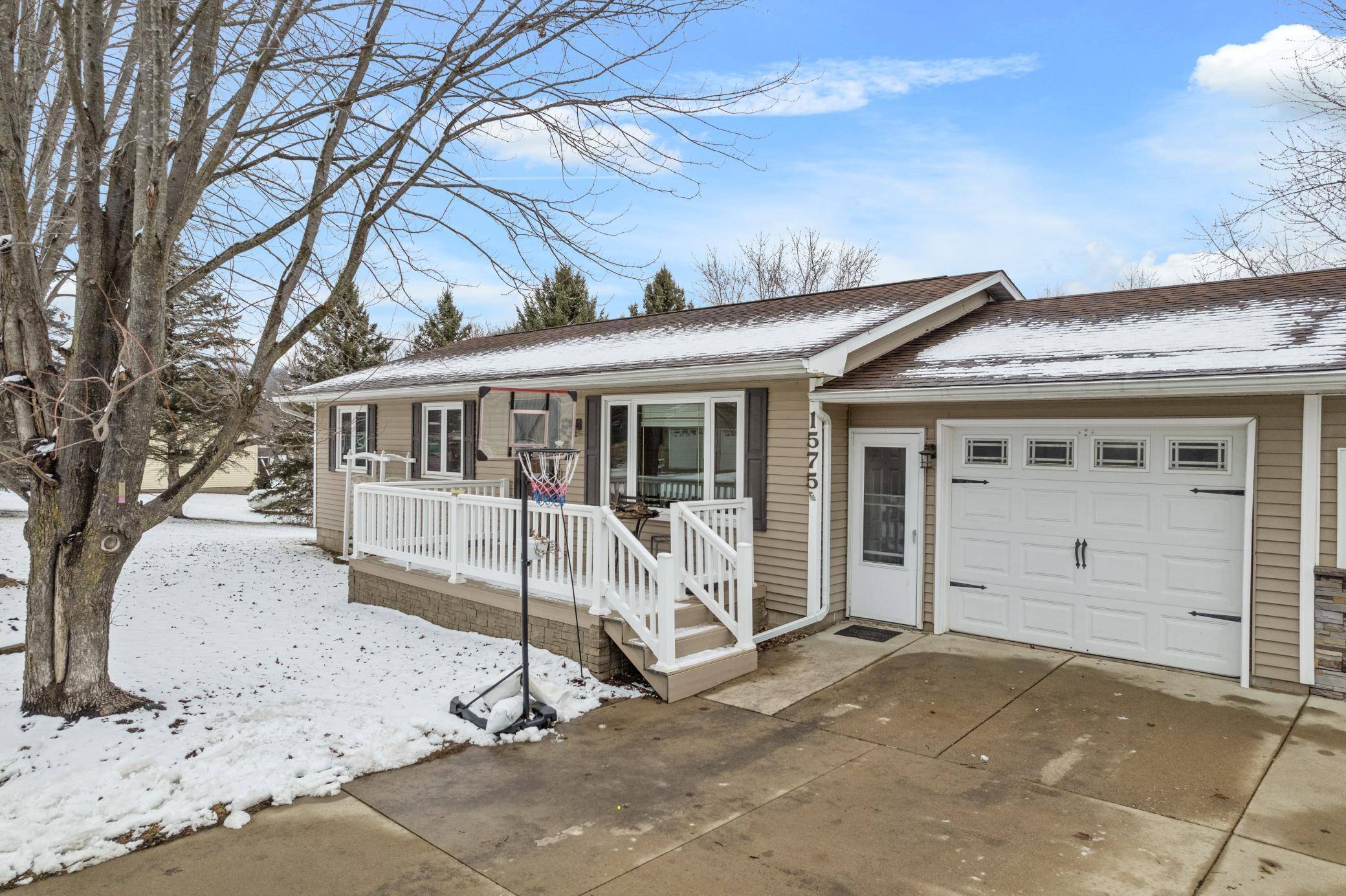 1575 N Hillview DR, Buffalo City, WI 54622