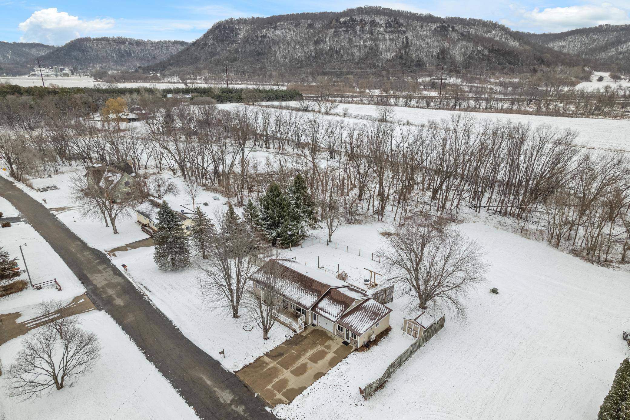 1575 N Hillview DR, Buffalo City, WI 54622