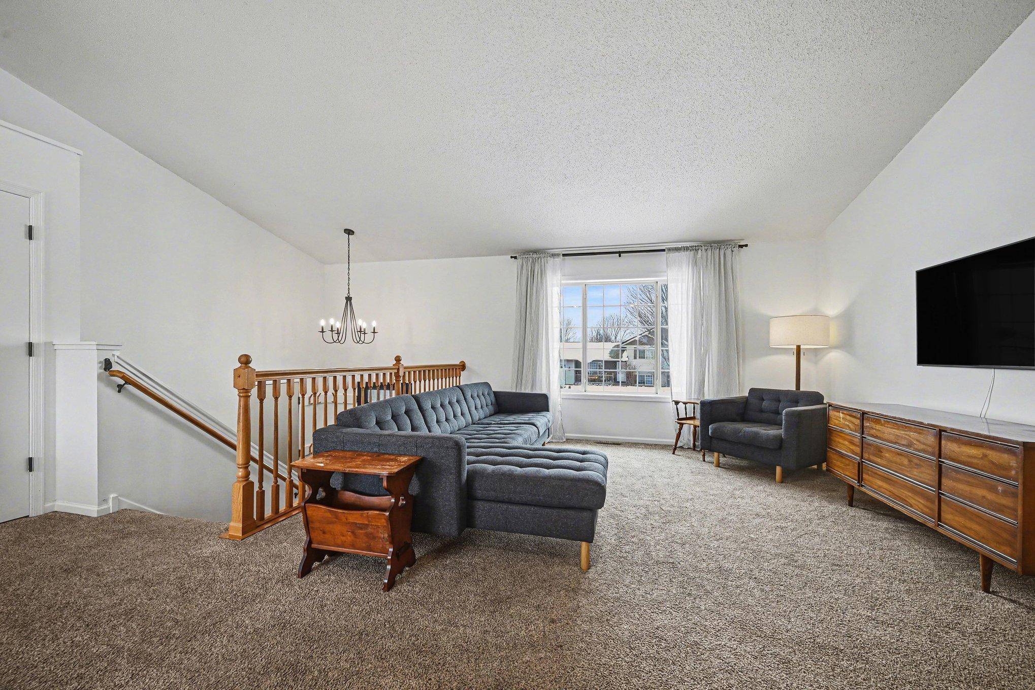 740 Heritage LN, Belle Plaine, MN 56011