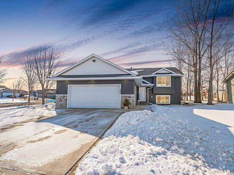 320 Bluebill ST, Baldwin, WI 54002