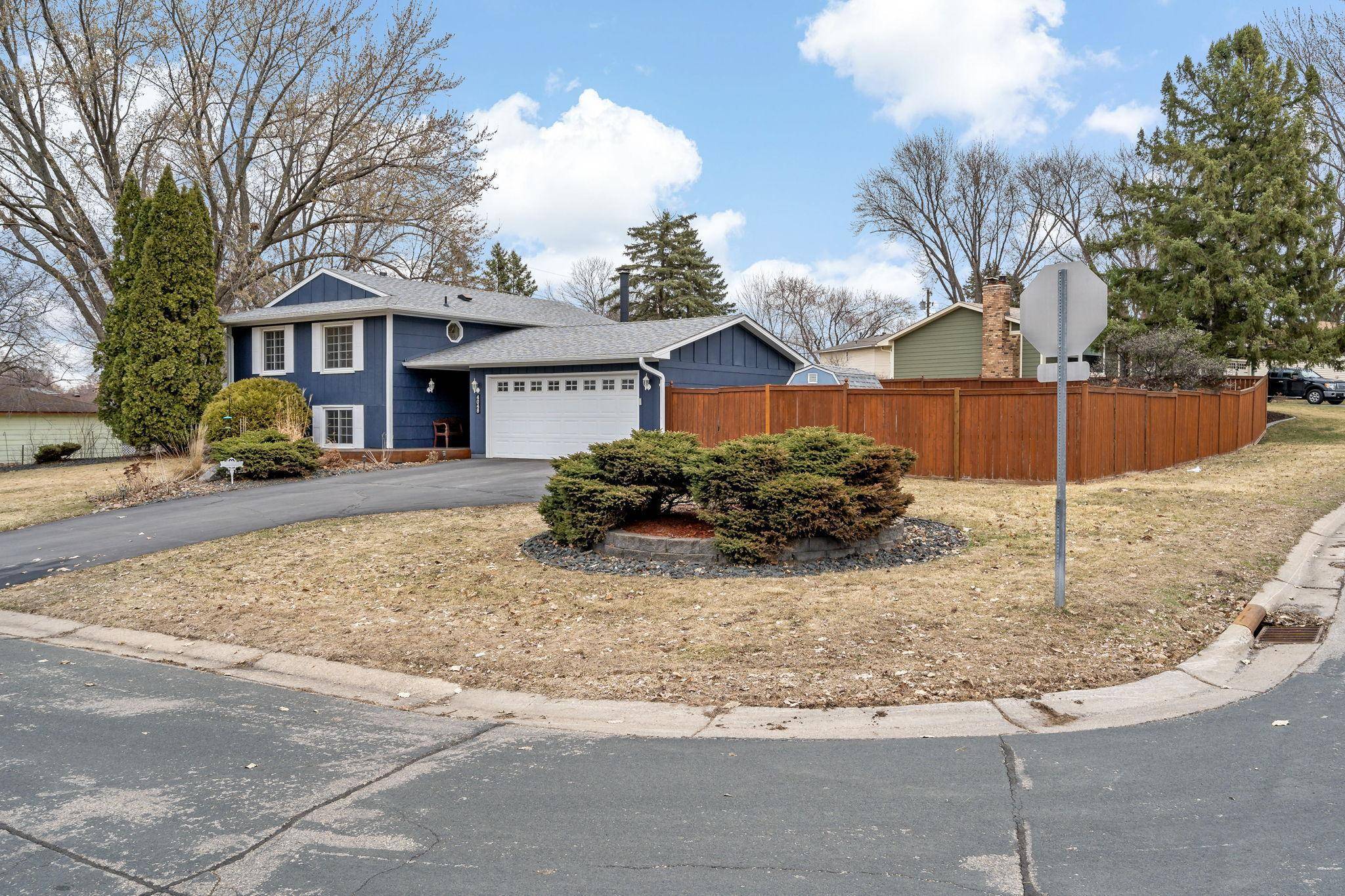 4048 Cinnabar DR, Eagan, MN 55122