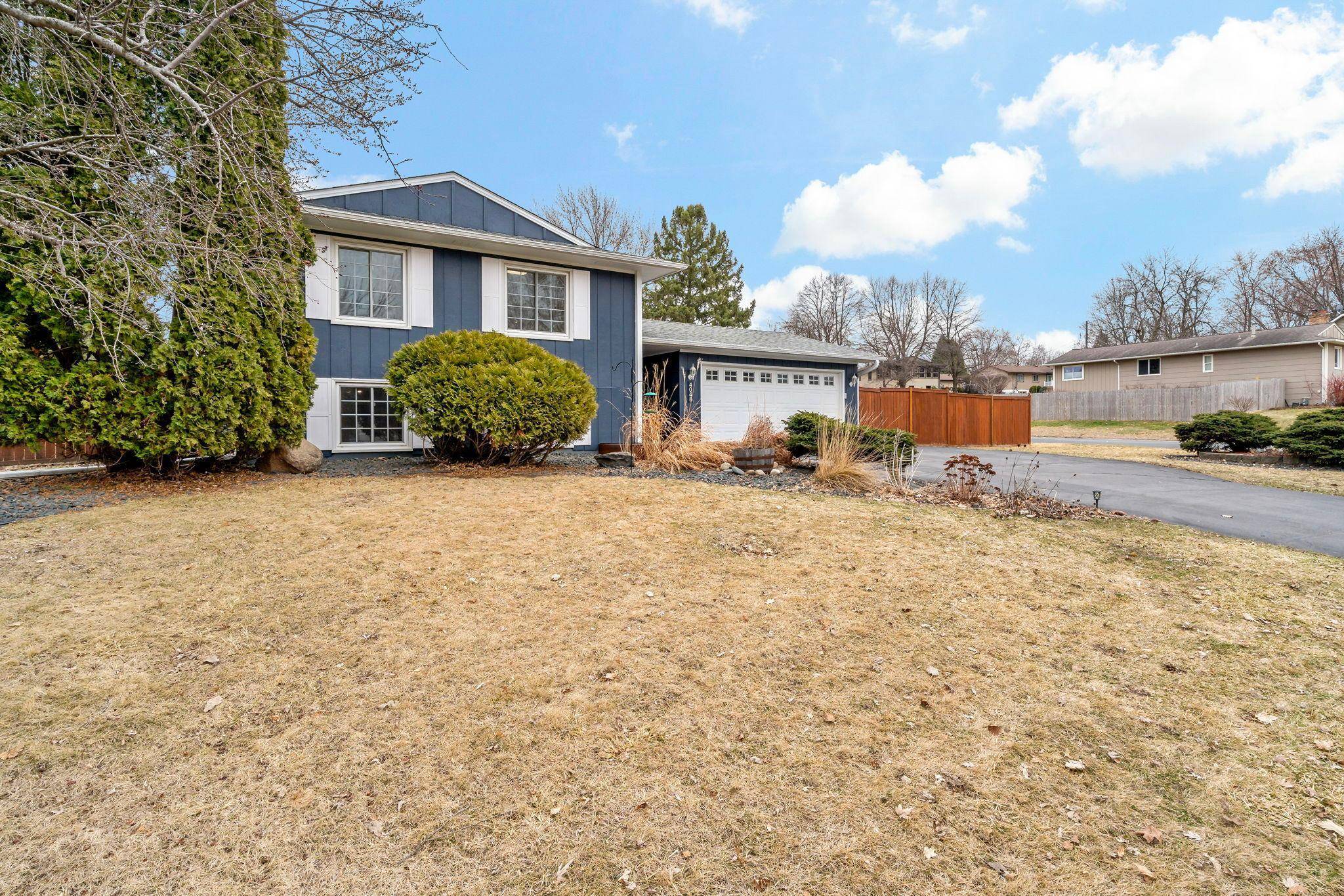 4048 Cinnabar DR, Eagan, MN 55122