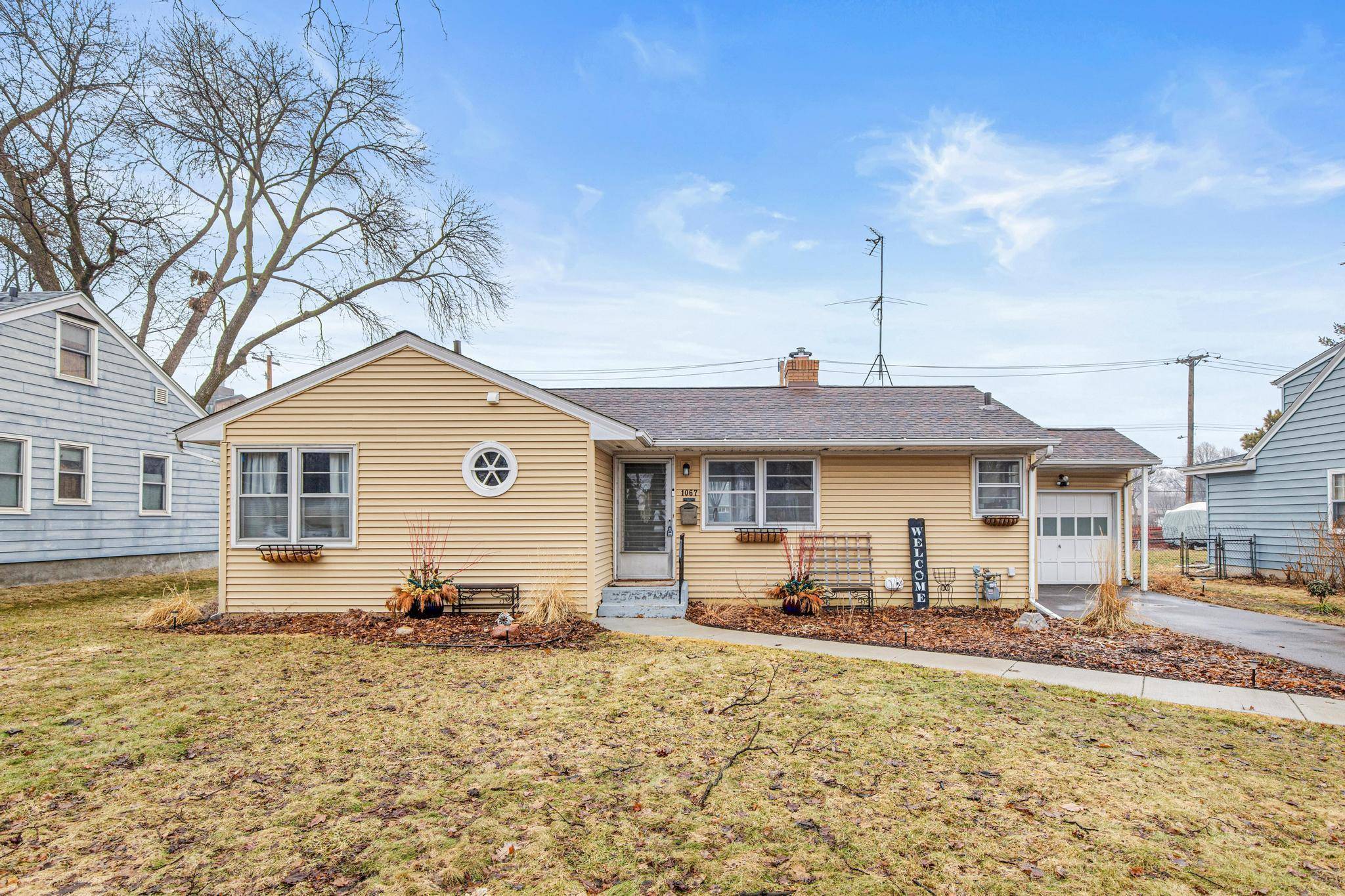 1067 Iowa AVE W, Saint Paul, MN 55117