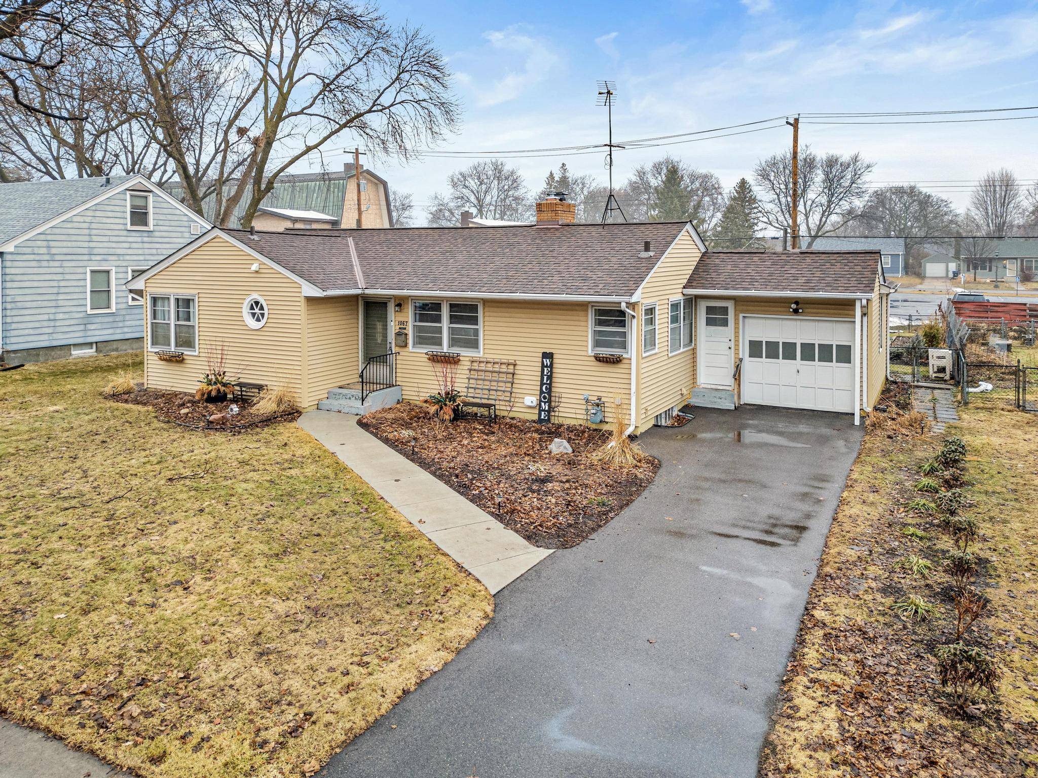 1067 Iowa AVE W, Saint Paul, MN 55117