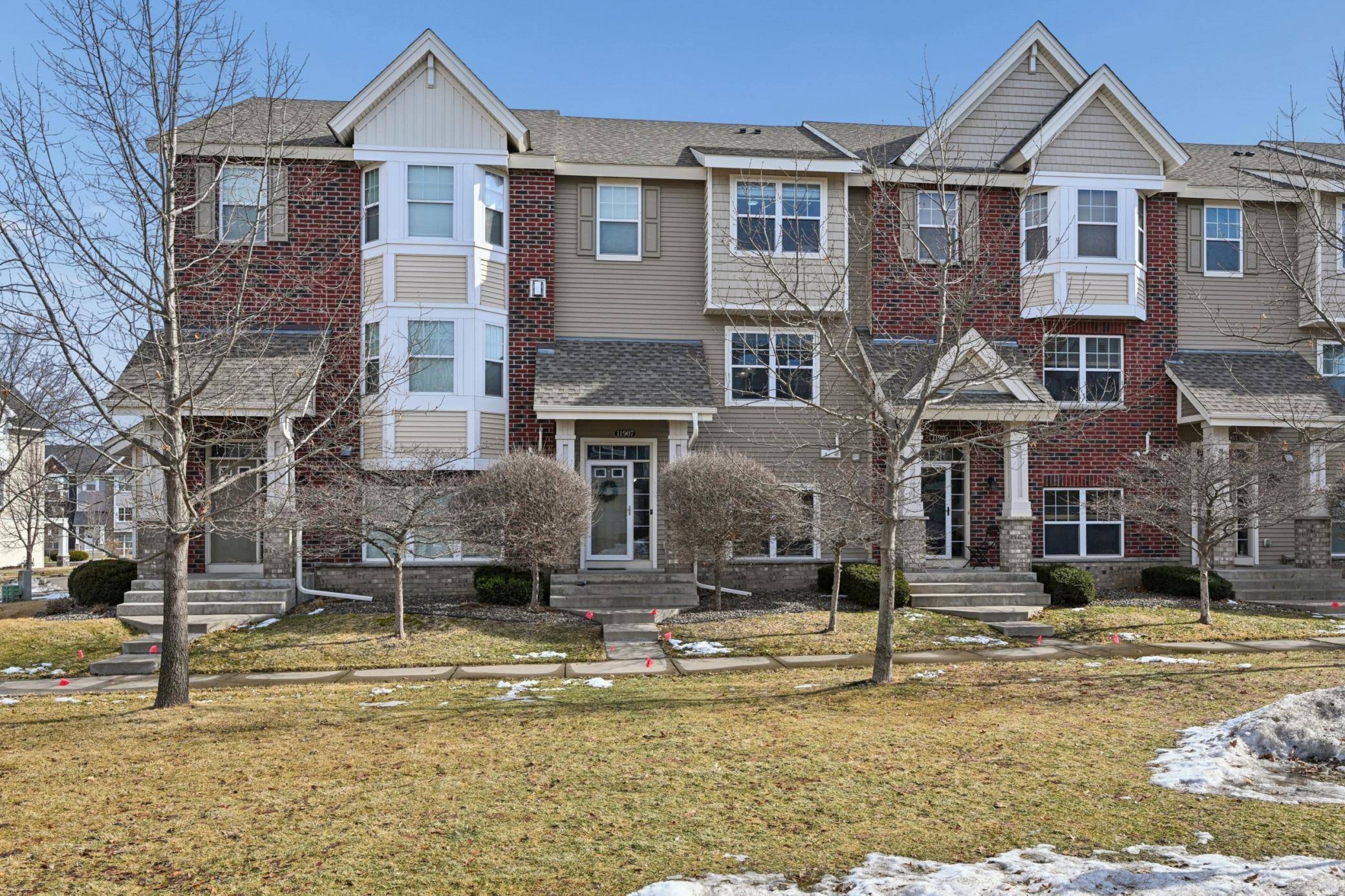 11907 Emery Village DR N, Champlin, MN 55316