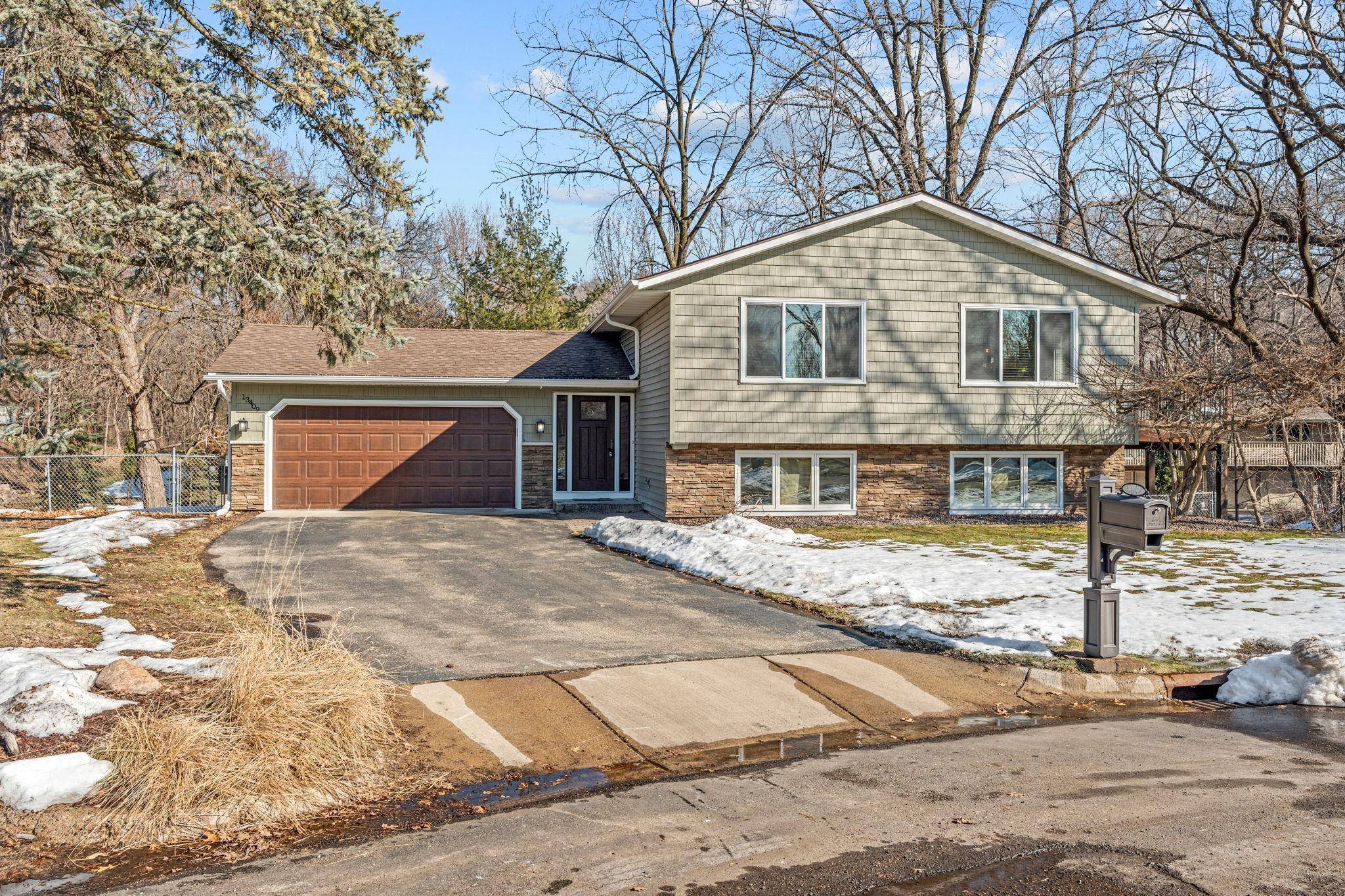 13409 Arden CIR, Burnsville, MN 55337