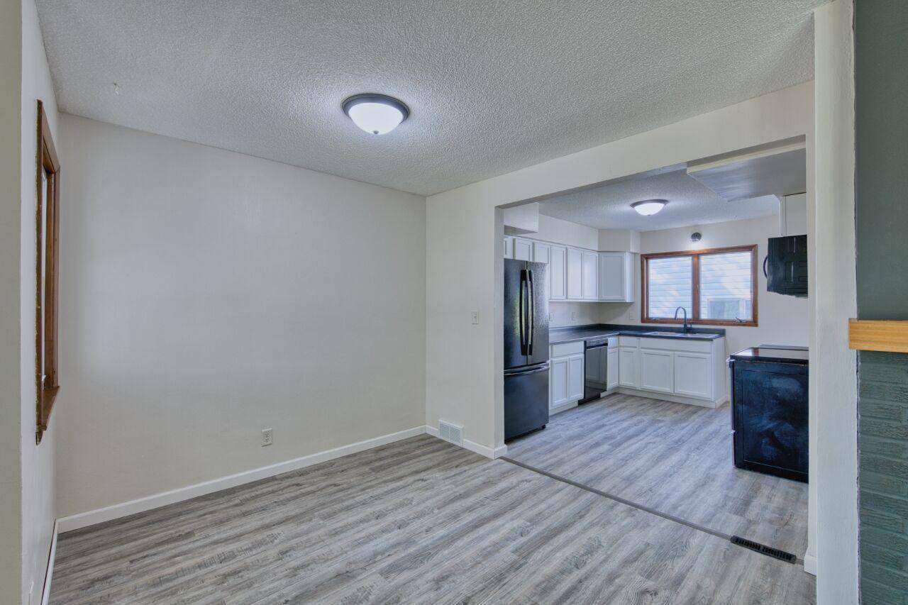 14 E 4th AVE S, Aurora, MN 55705