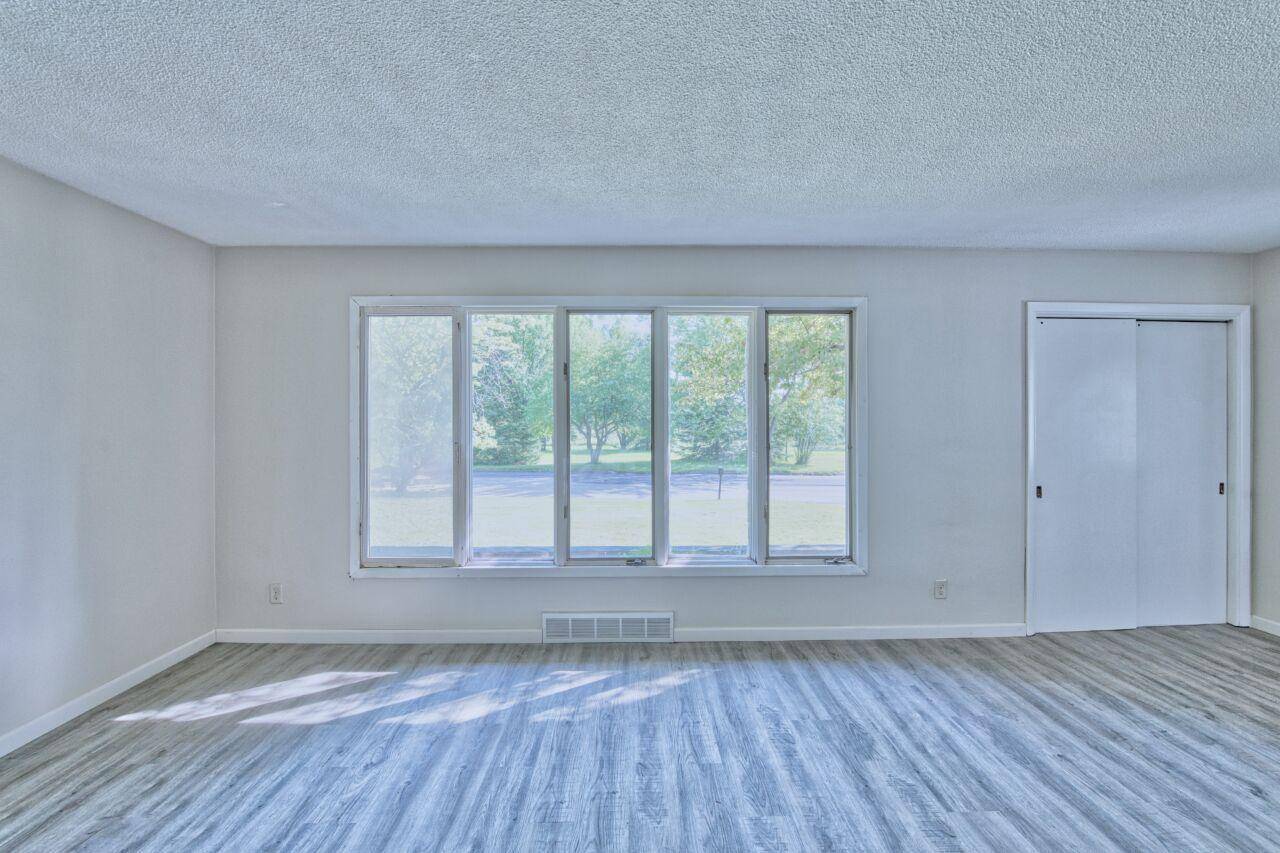 14 E 4th AVE S, Aurora, MN 55705