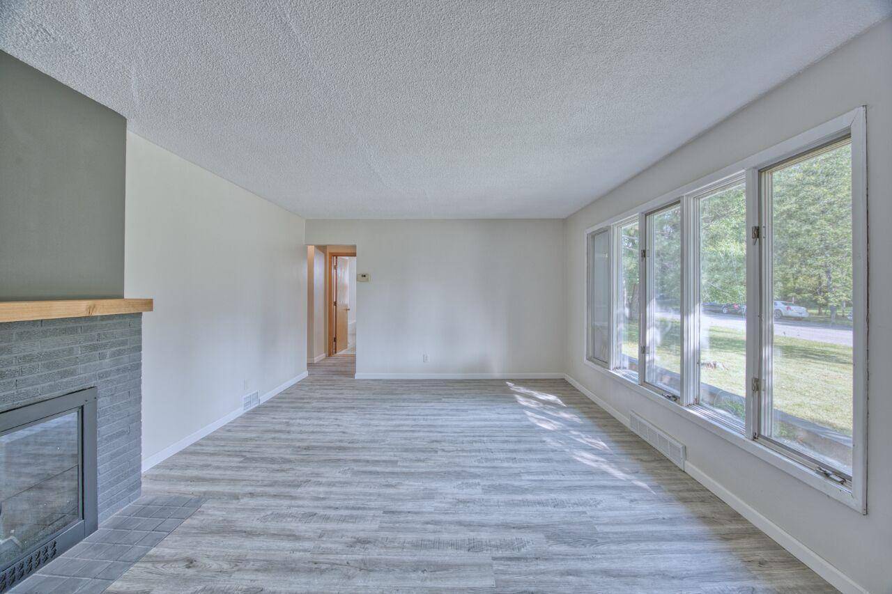 14 E 4th AVE S, Aurora, MN 55705