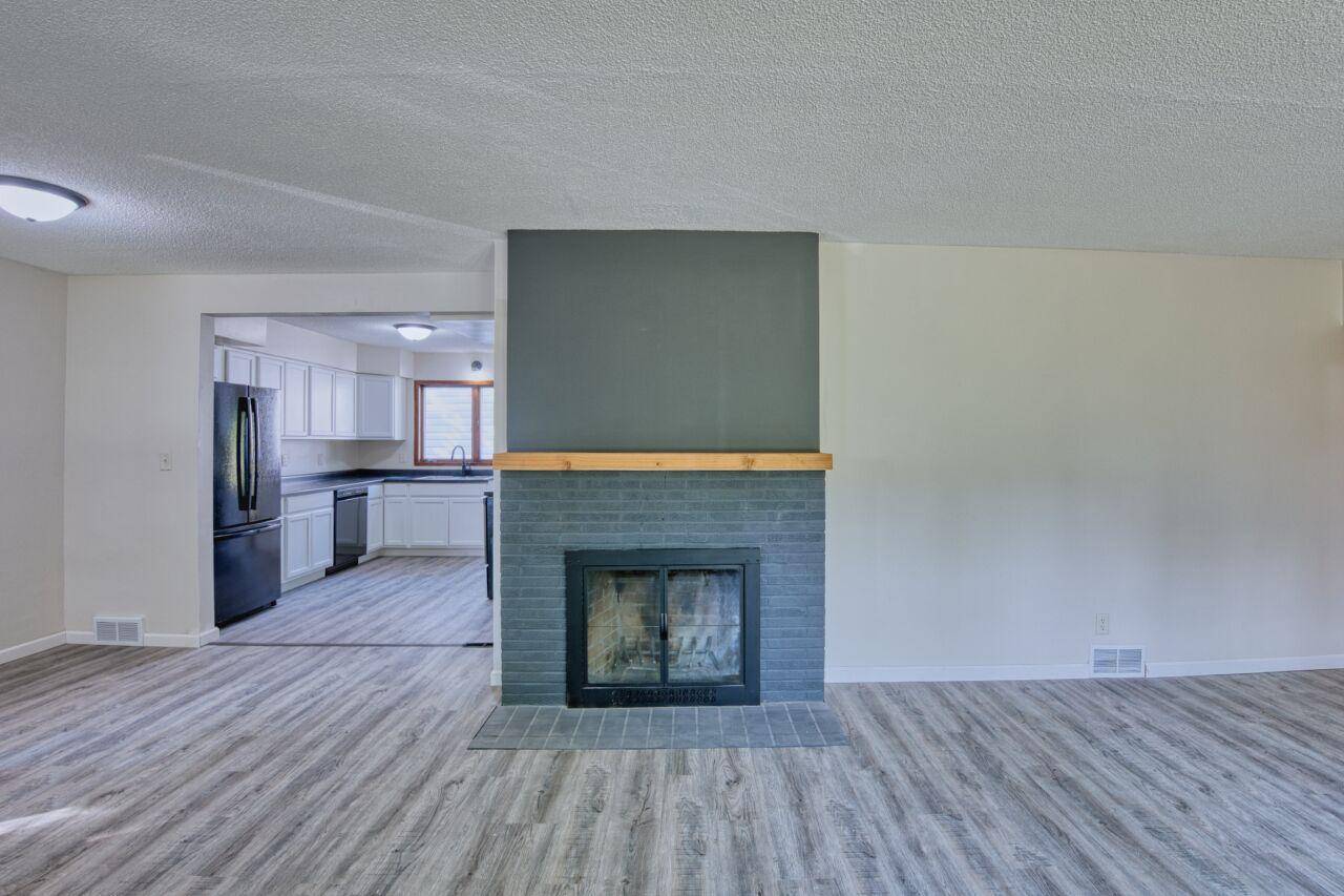 14 E 4th AVE S, Aurora, MN 55705