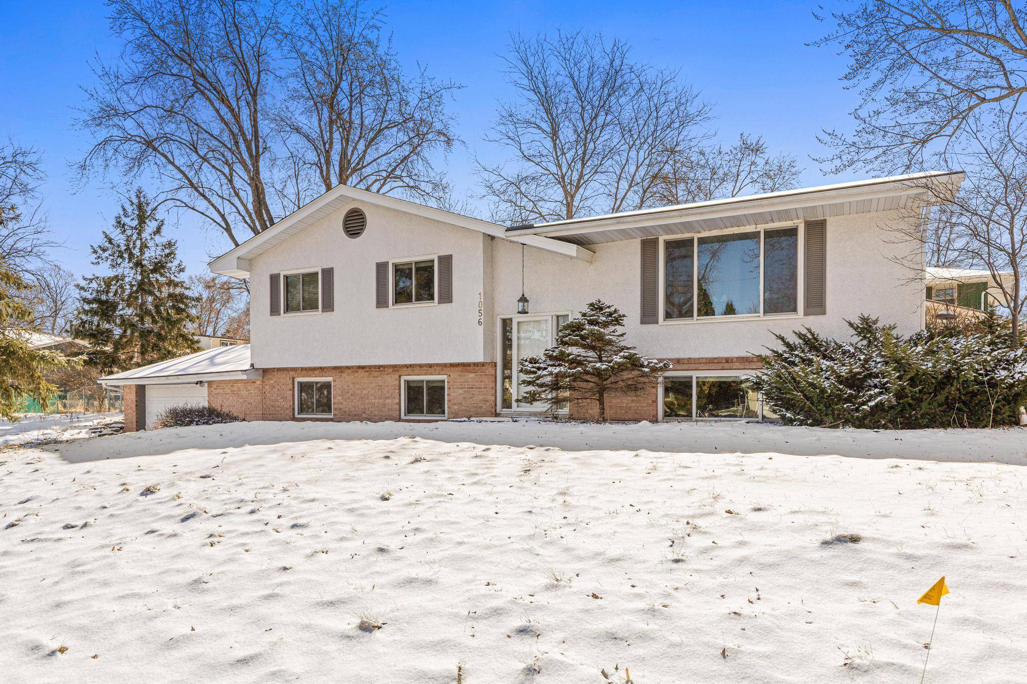 1056 Brooks AVE W, Roseville, MN 55113