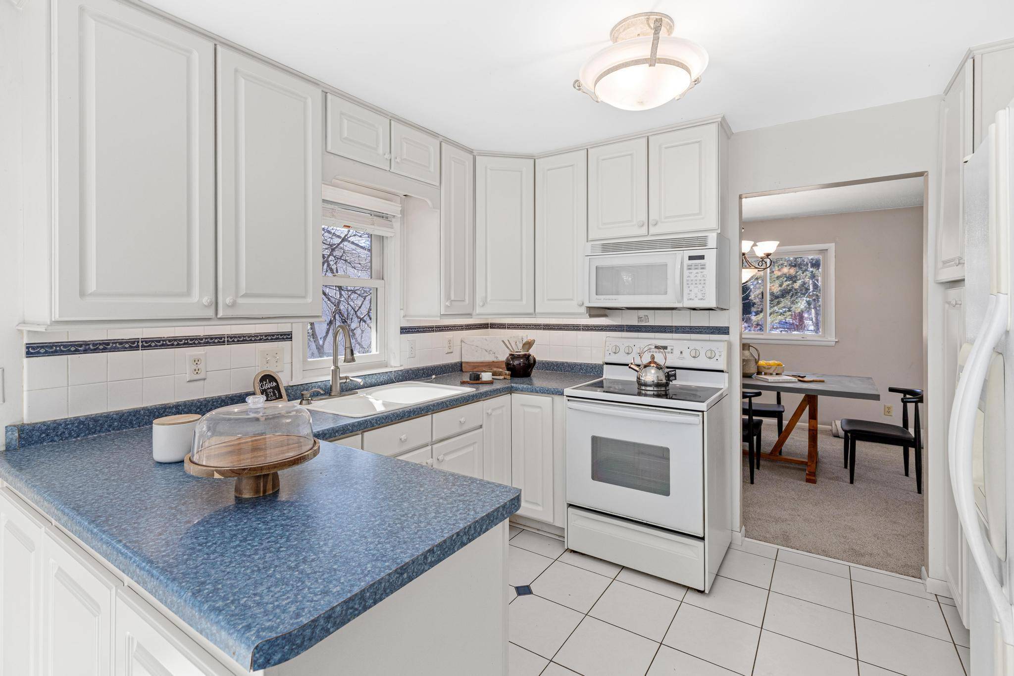 1056 Brooks AVE W, Roseville, MN 55113