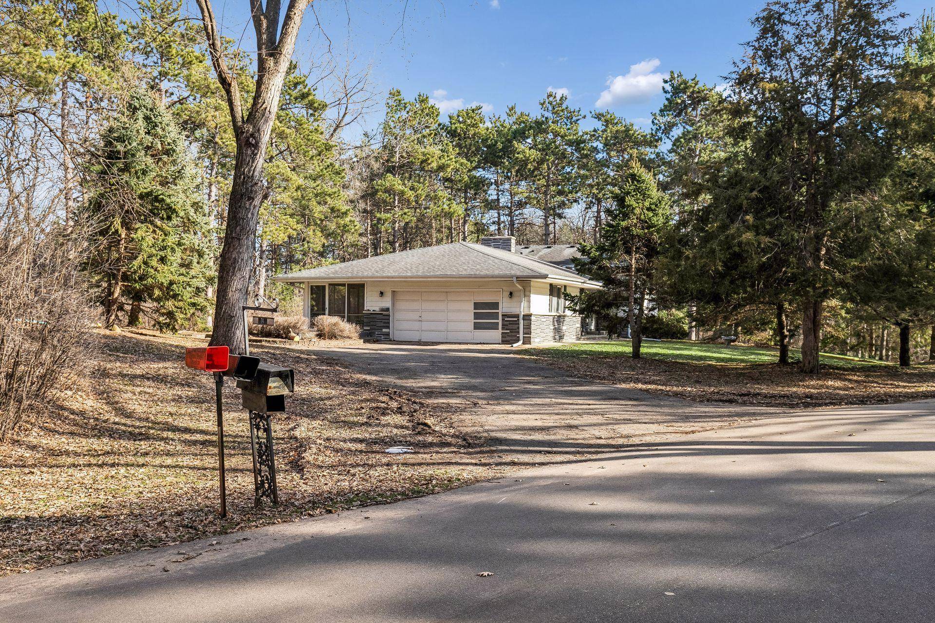 74 Many Levels RD, Dellwood, MN 55110