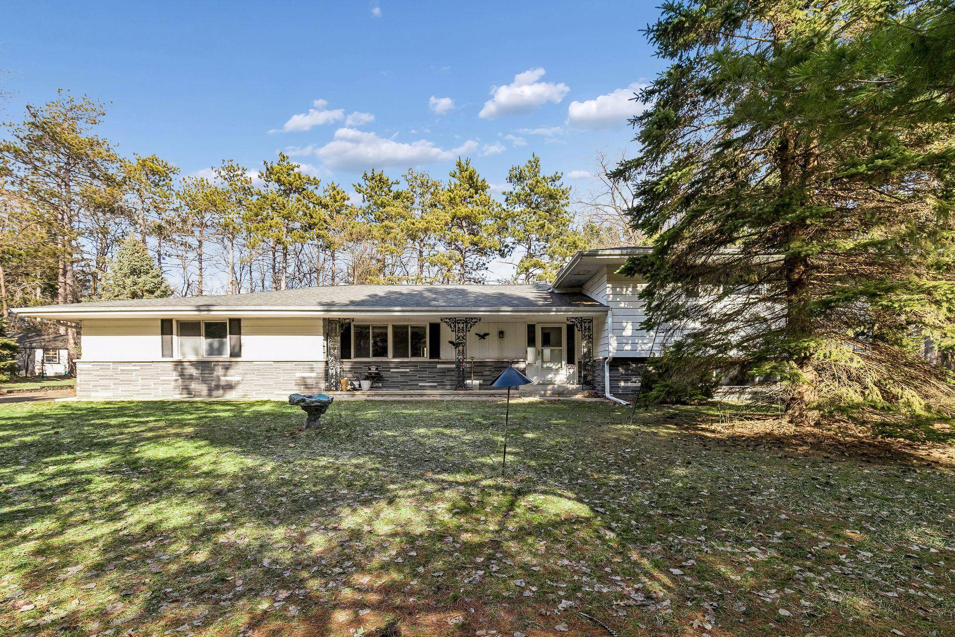 74 Many Levels RD, Dellwood, MN 55110