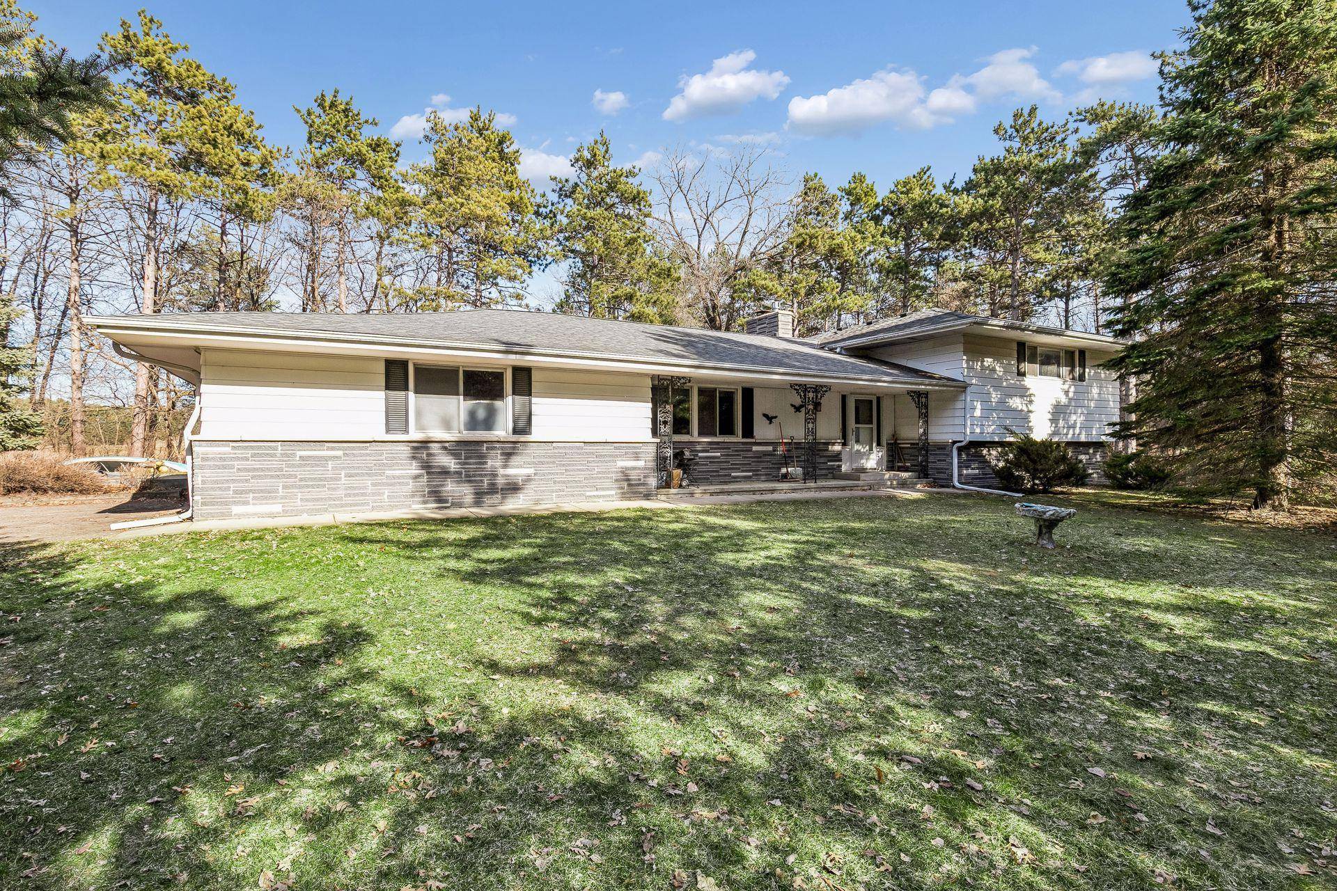 74 Many Levels RD, Dellwood, MN 55110