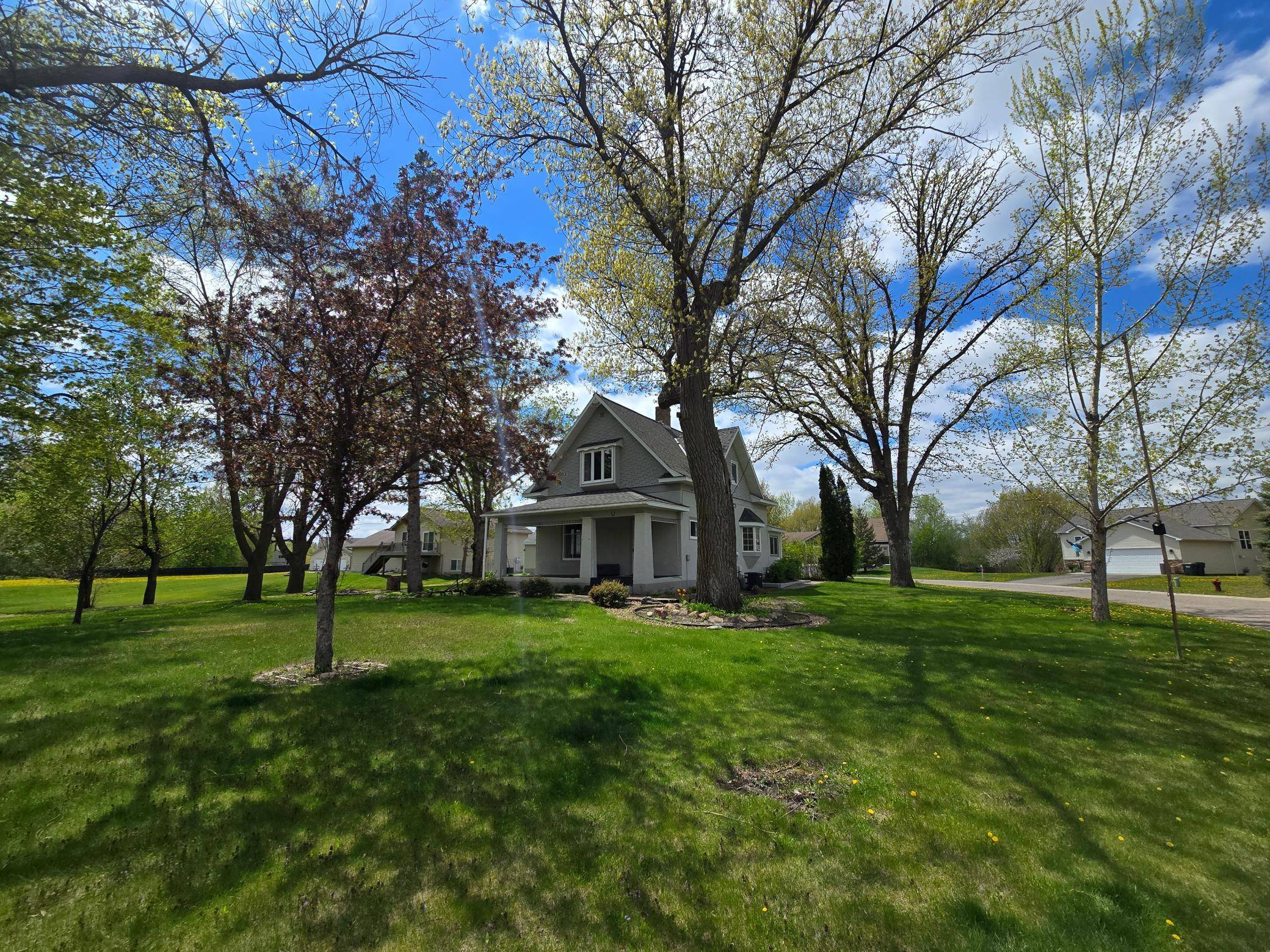 311 Big Woods LN, Annandale, MN 55302