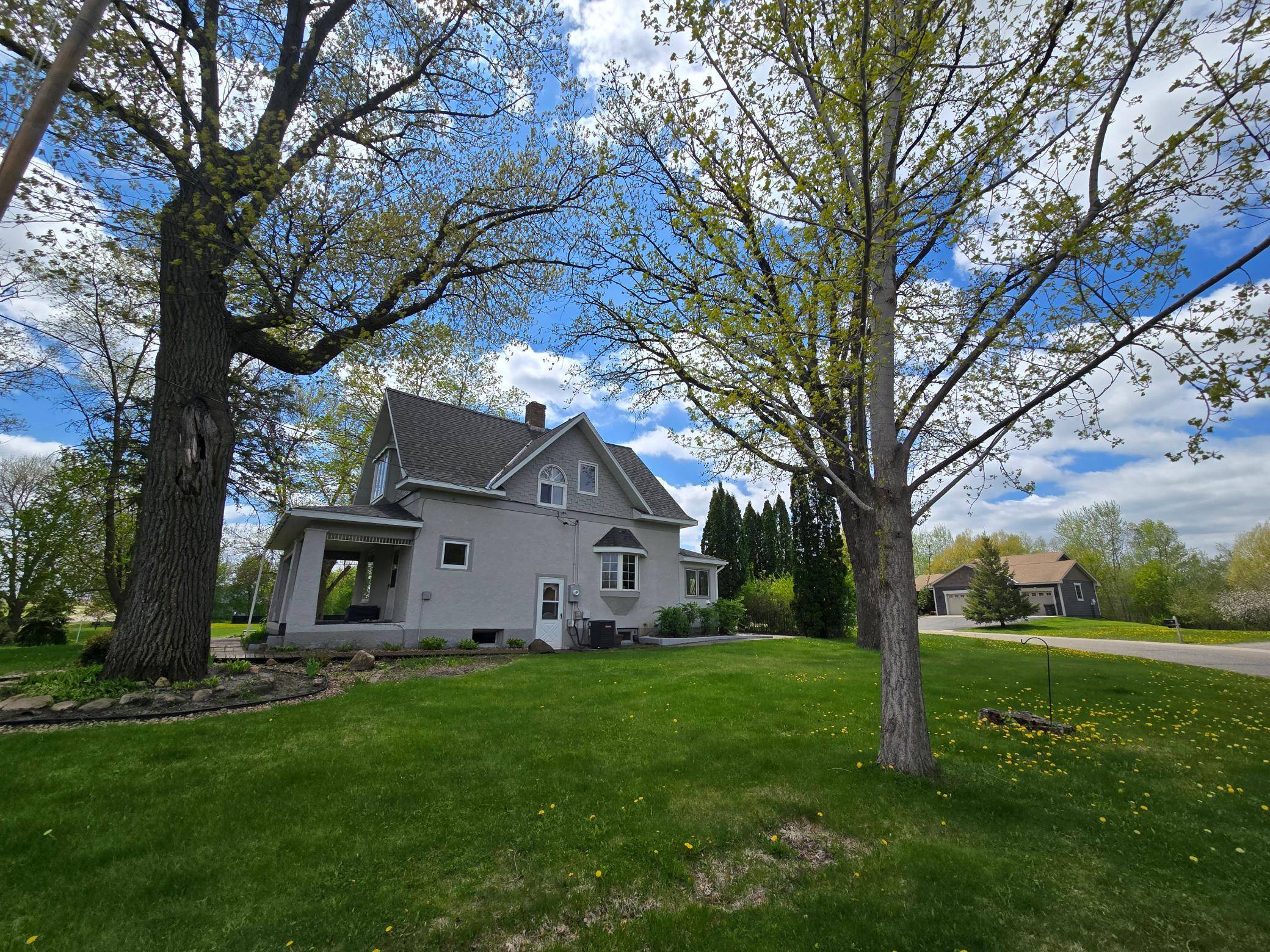 311 Big Woods LN, Annandale, MN 55302