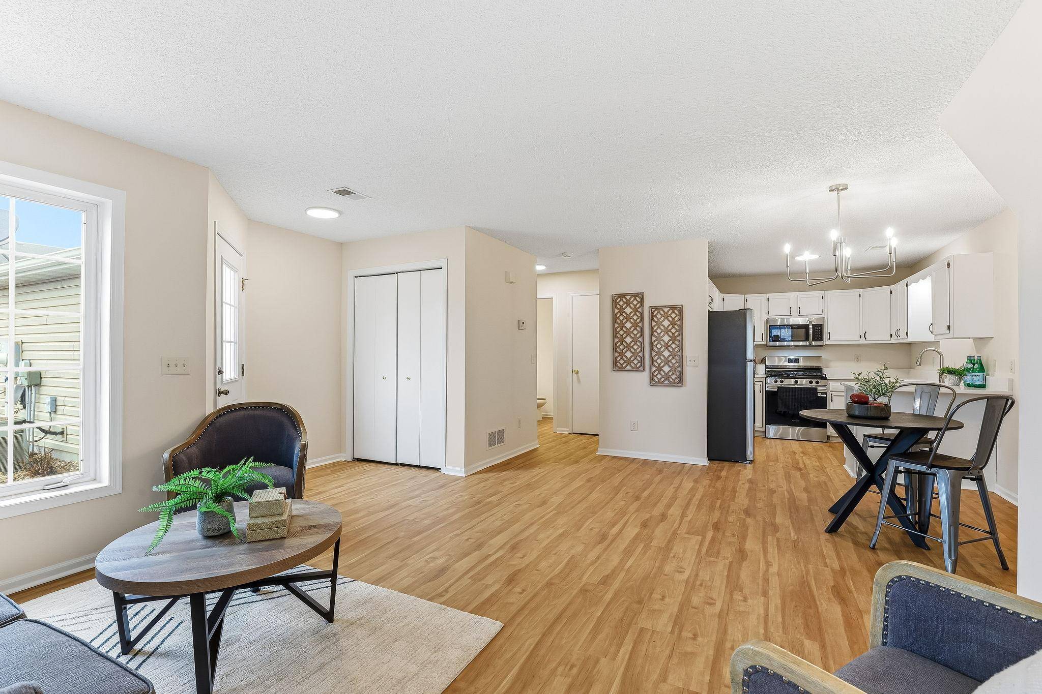 270 E Orchard ST, Belle Plaine, MN 56011