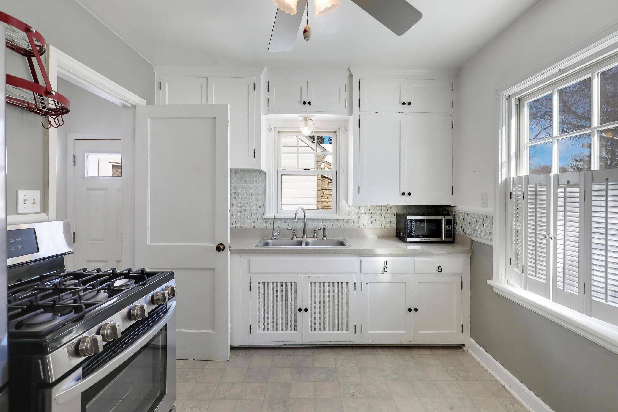 1623 Dunlap ST N, Saint Paul, MN 55108