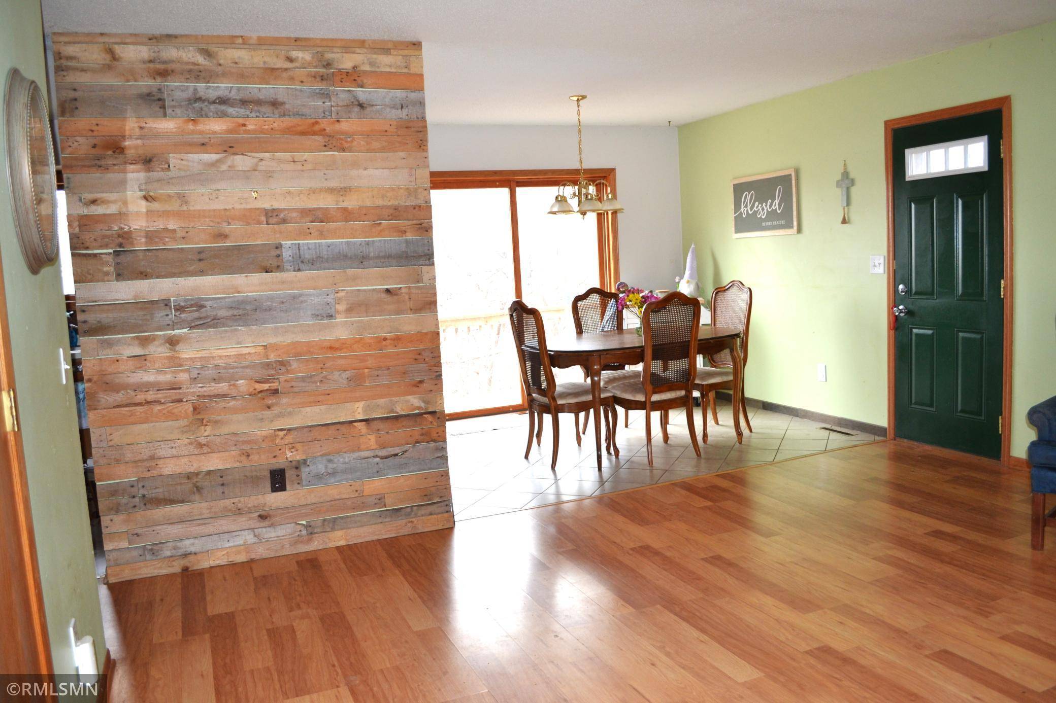 8 West AVE W, Dundas, MN 55019