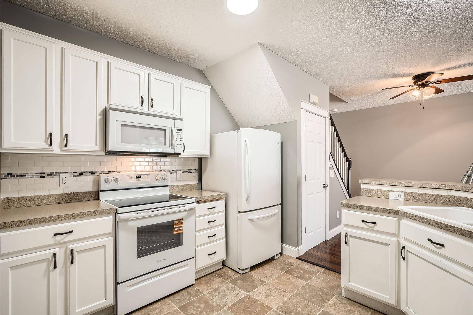2029 Poppy DR, Chanhassen, MN 55317