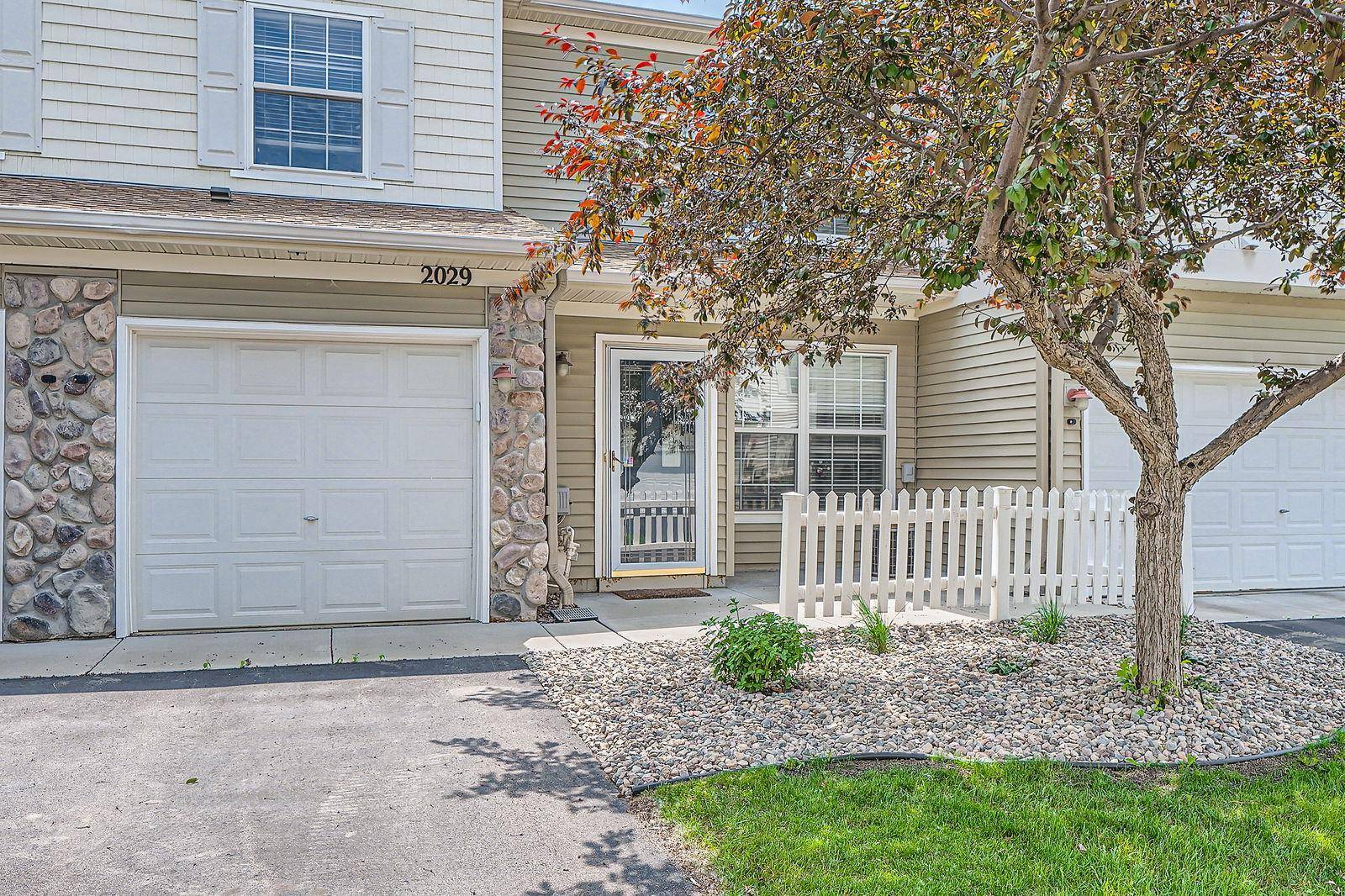 2029 Poppy DR, Chanhassen, MN 55317