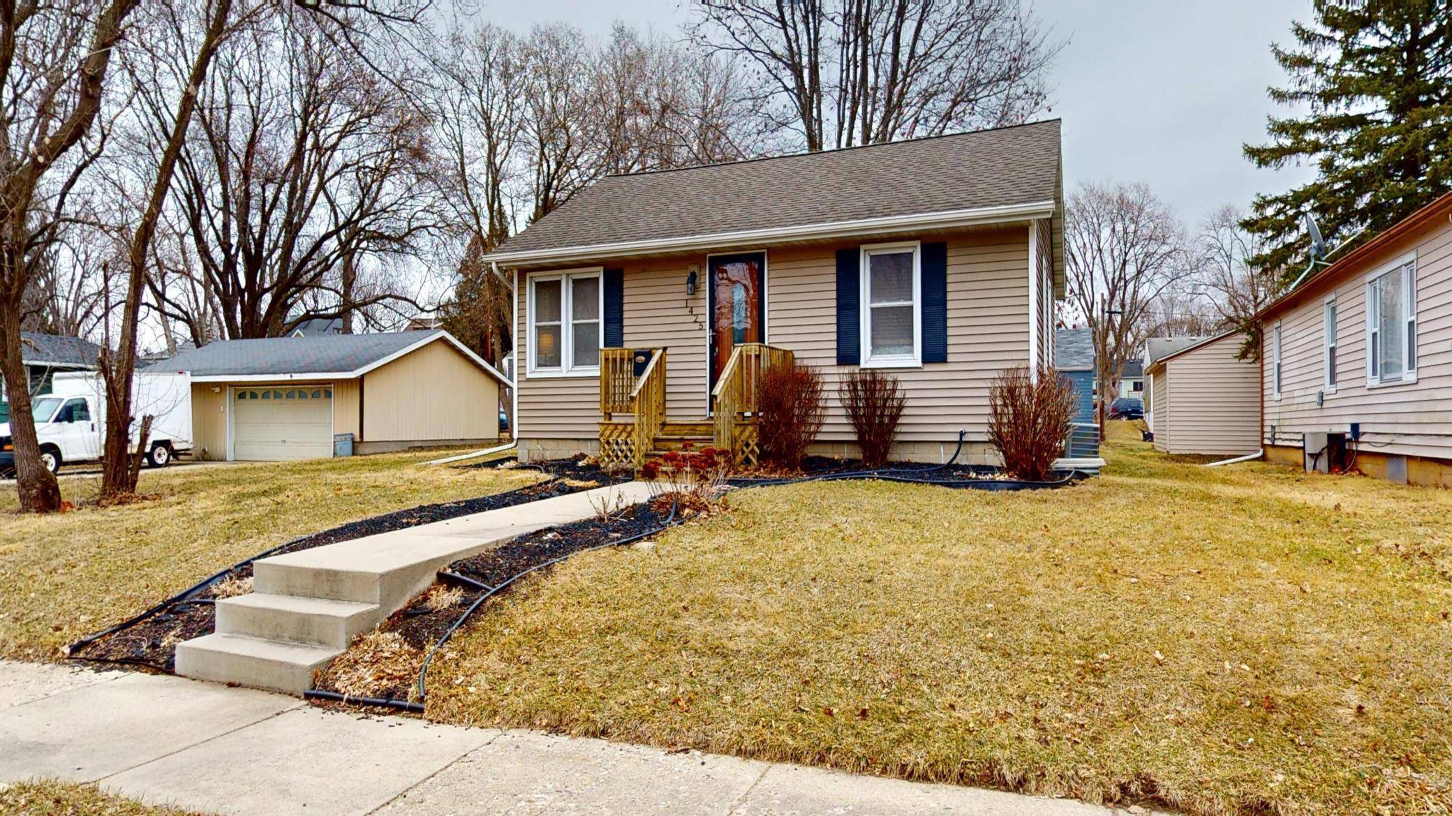 1425 Academy AVE, Albert Lea, MN 56007
