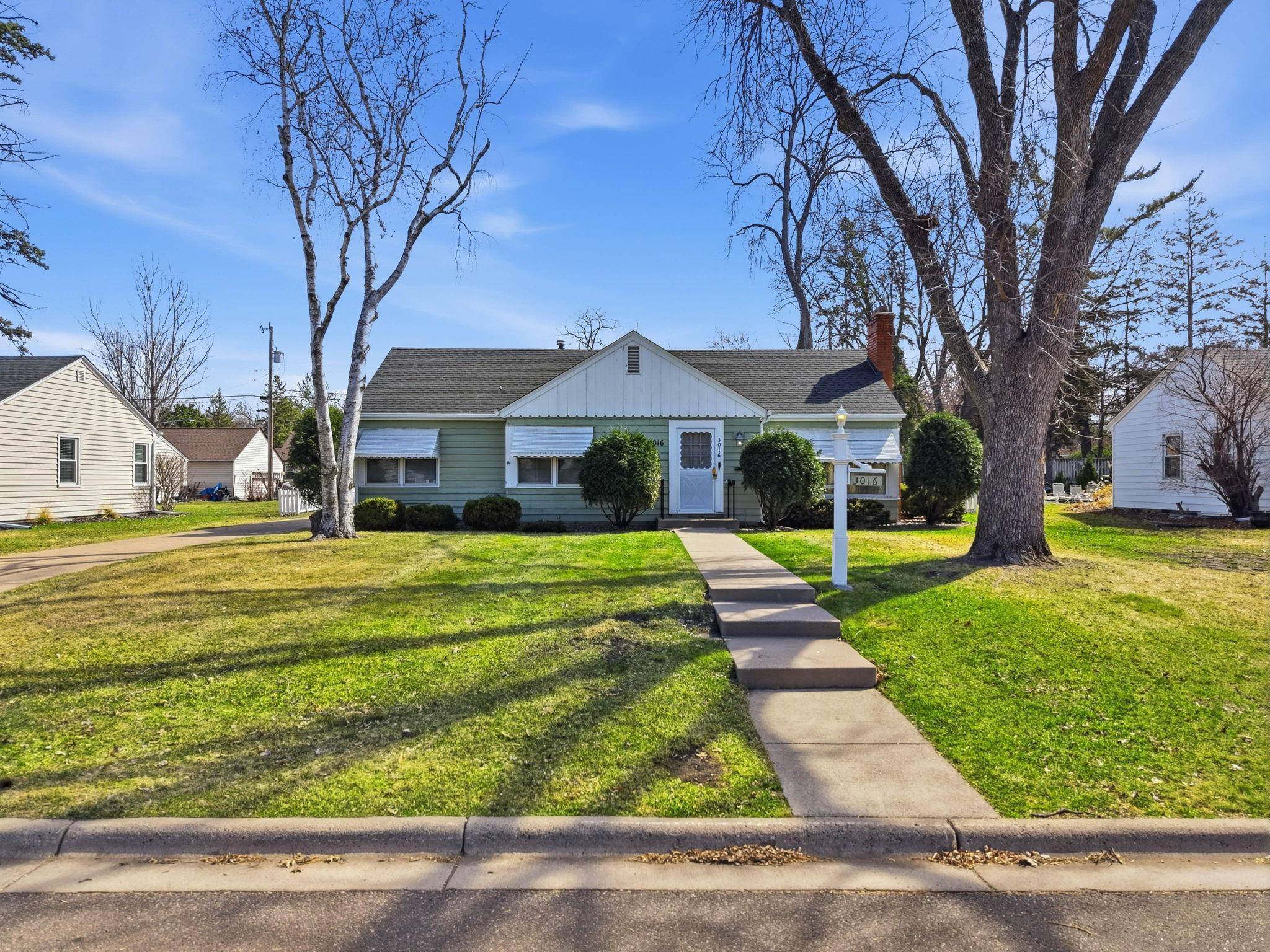 3016 Perry AVE N, Golden Valley, MN 55422