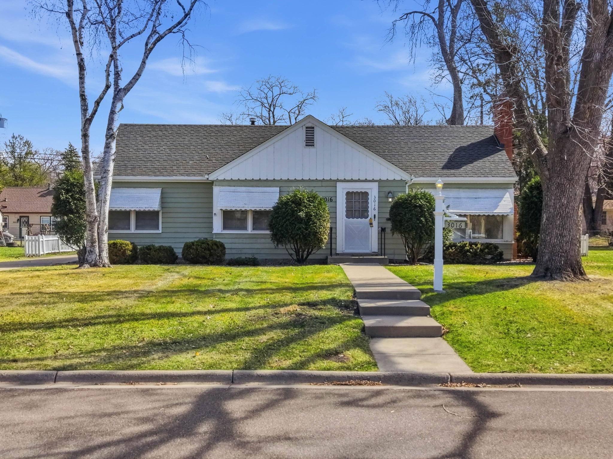 3016 Perry AVE N, Golden Valley, MN 55422