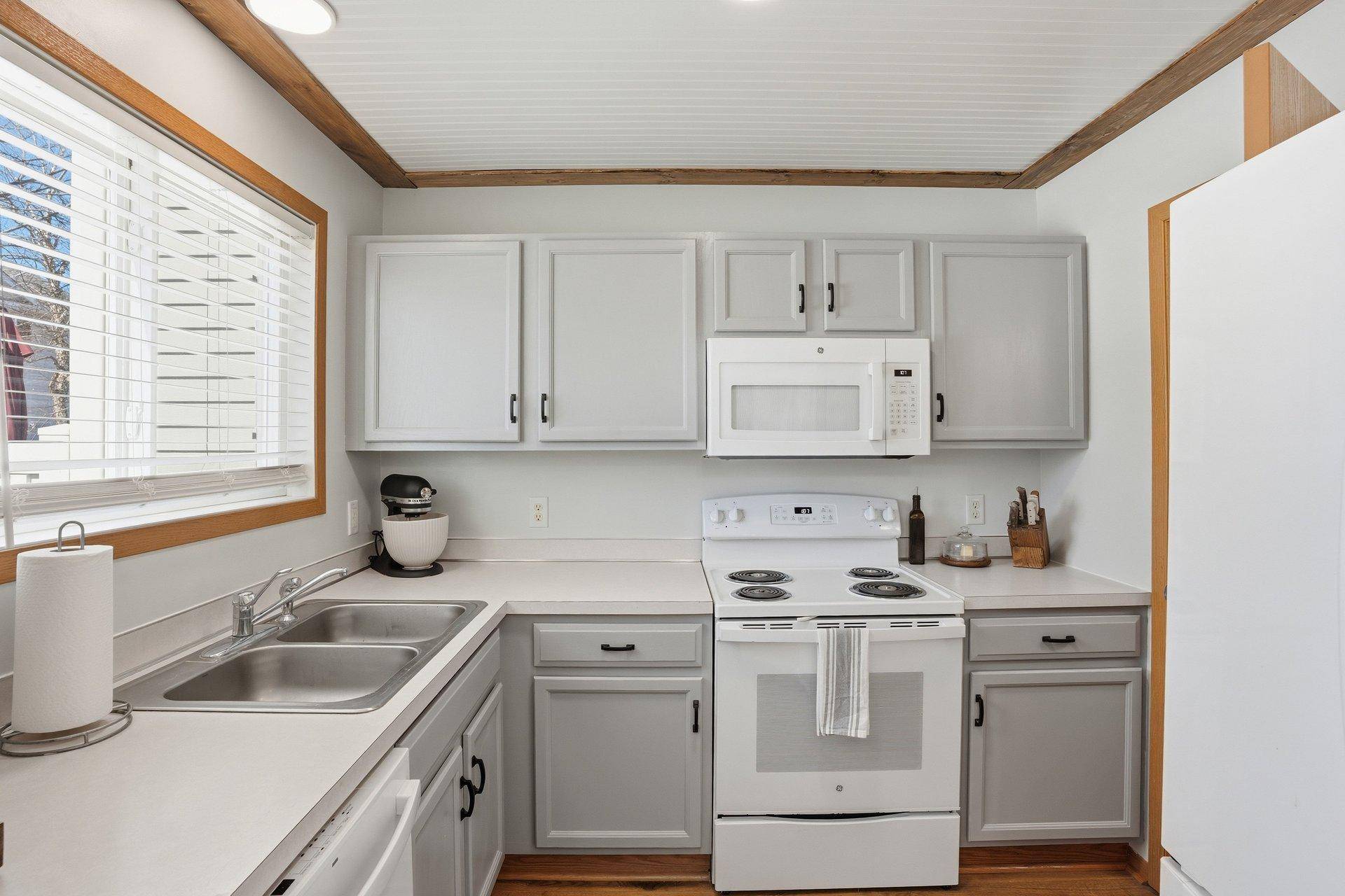 7770 Village ST, Chanhassen, MN 55317