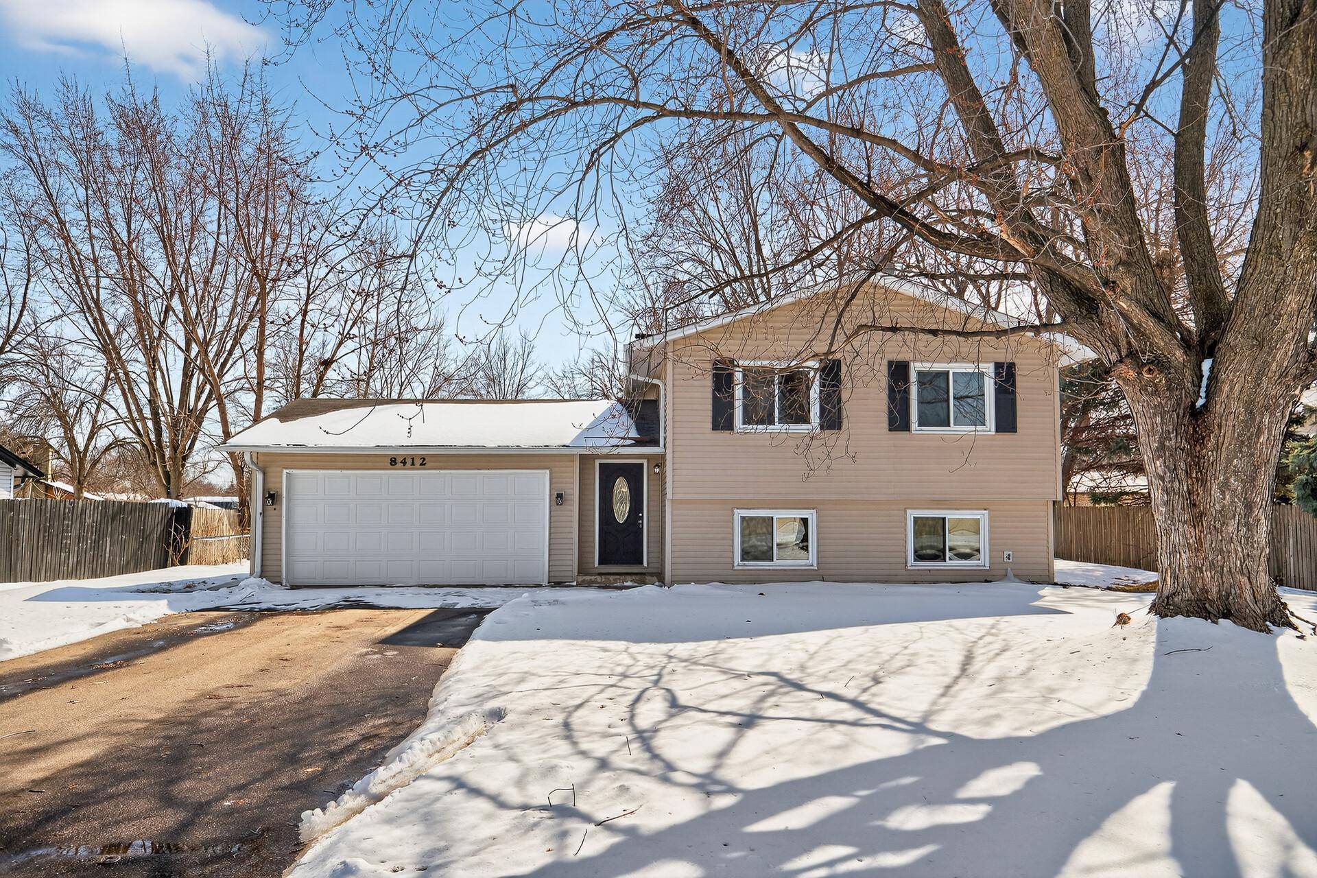 8412 Sumter CIR N, Brooklyn Park, MN 55445