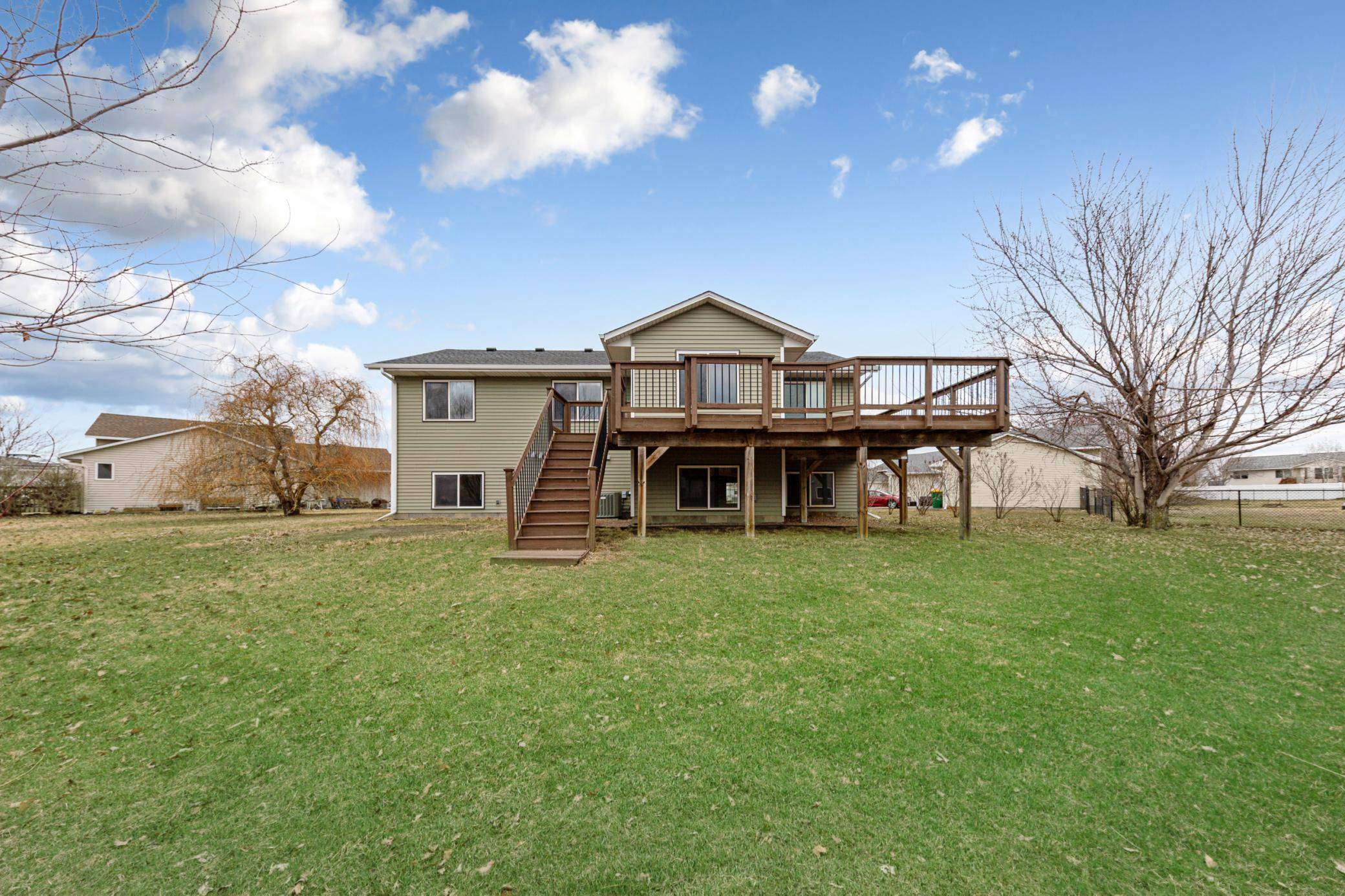 816 Orchard CIR, Belle Plaine, MN 56011