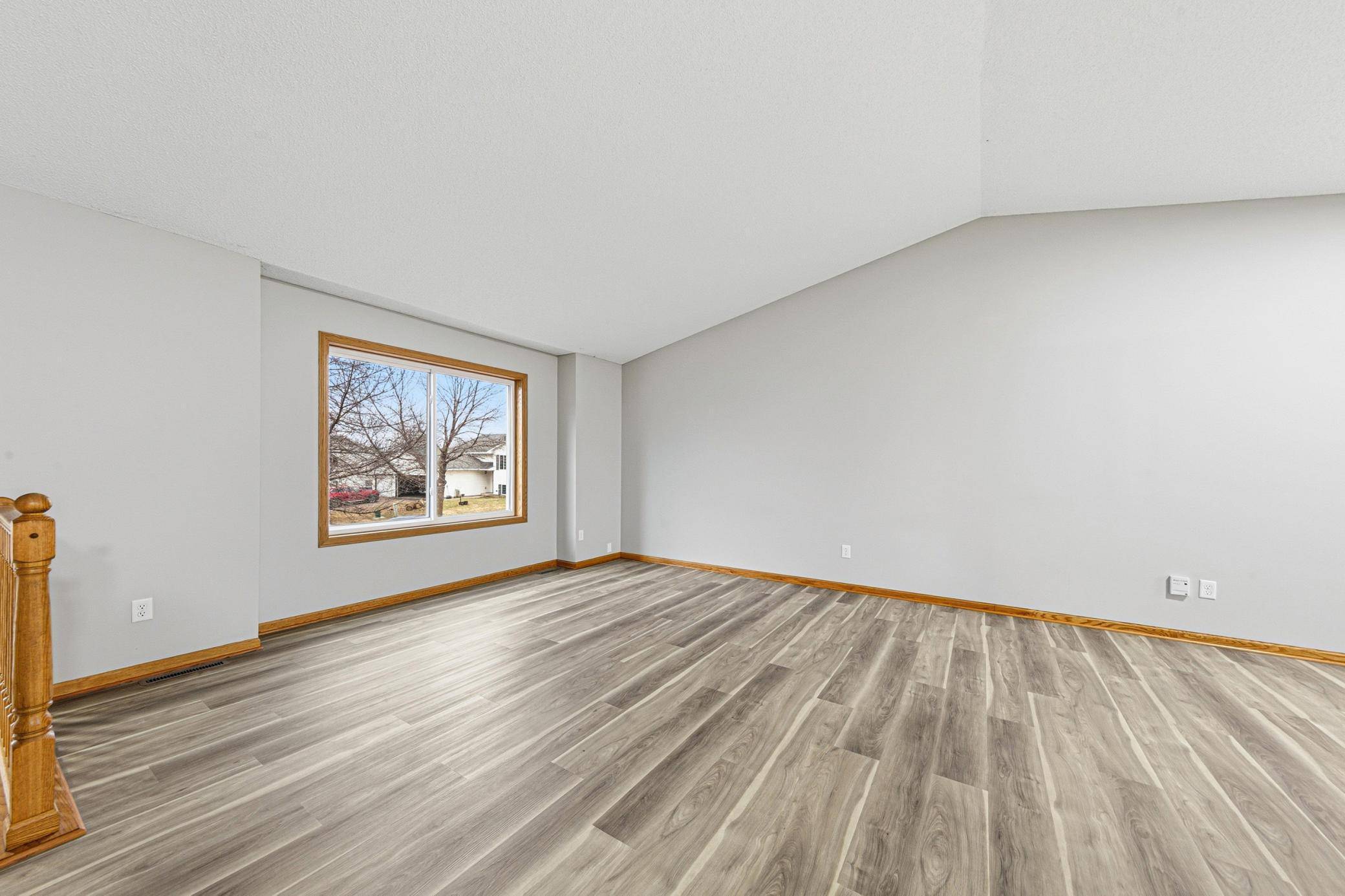 816 Orchard CIR, Belle Plaine, MN 56011
