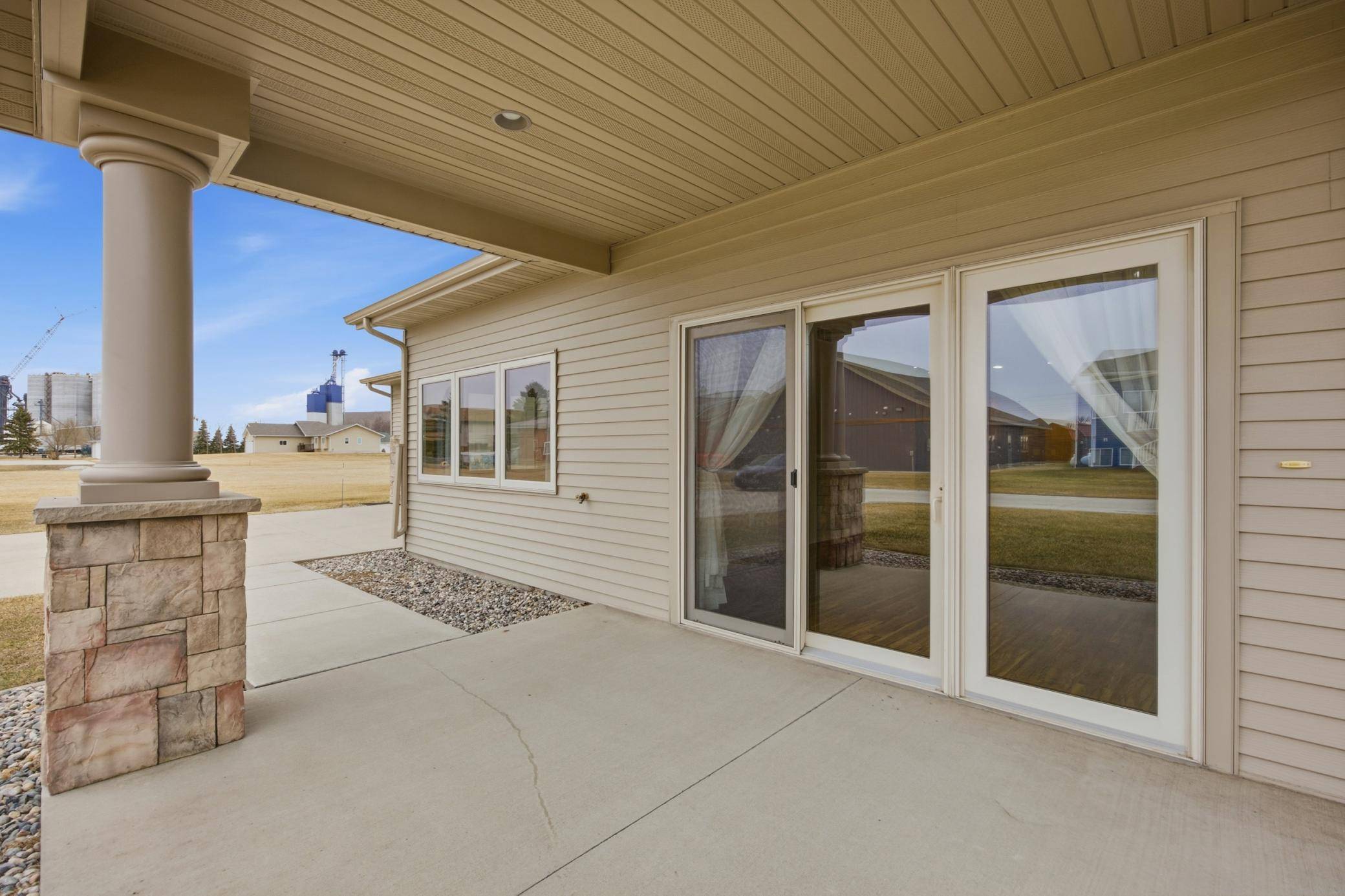 150 Sheyenne ST #I, Kindred, ND 58051