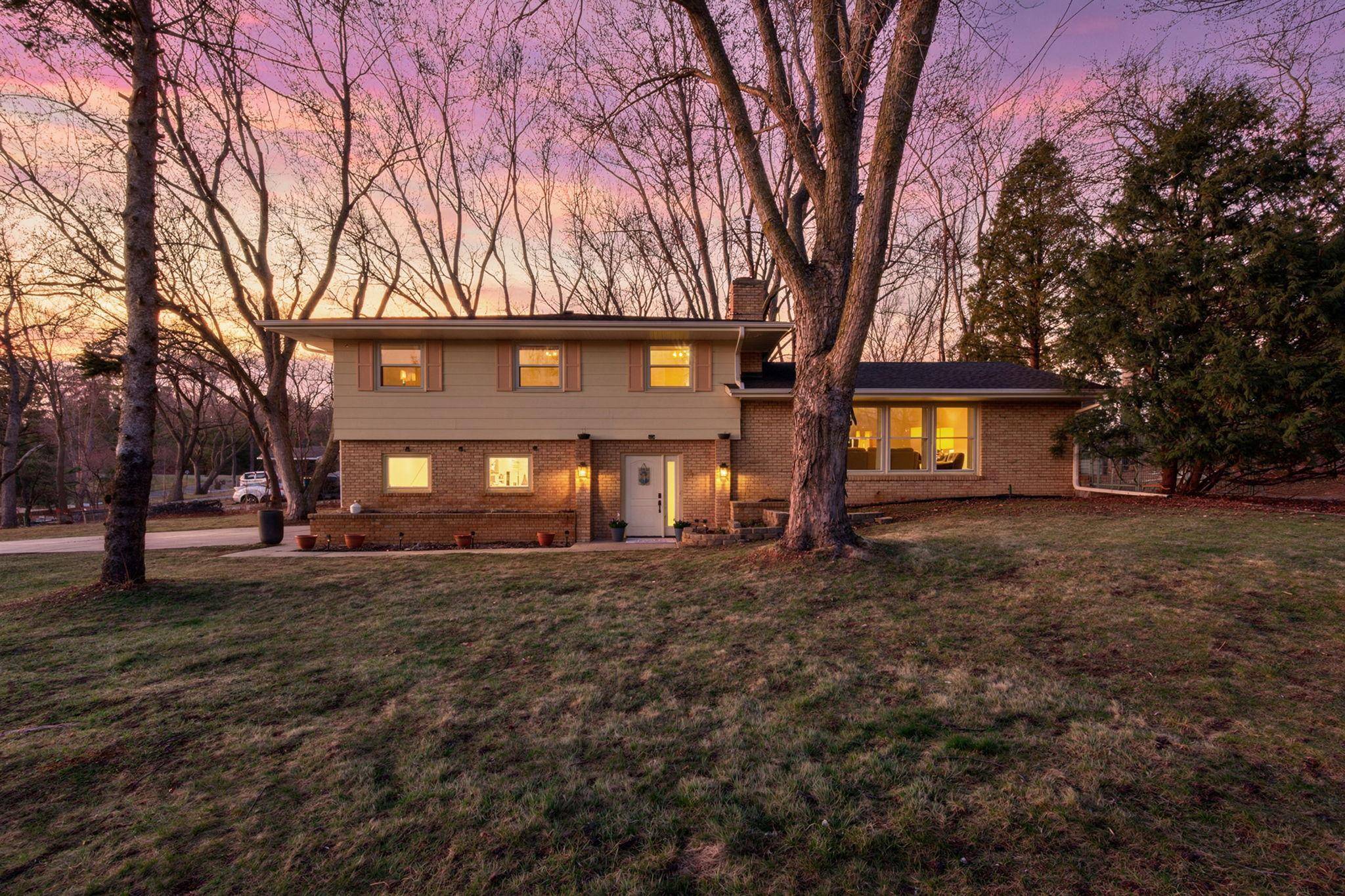 6165 Pleasant AVE, Excelsior, MN 55331