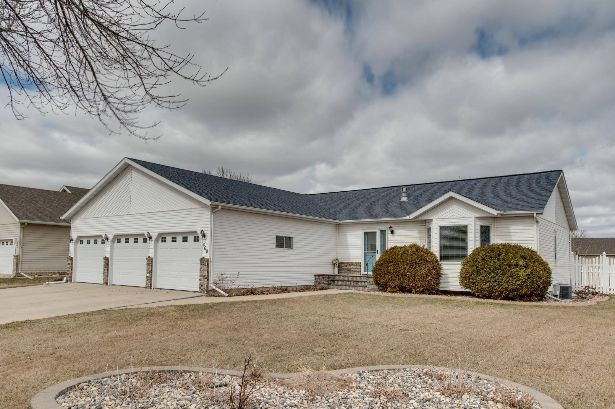 560 41st AVE S, Moorhead, MN 56560