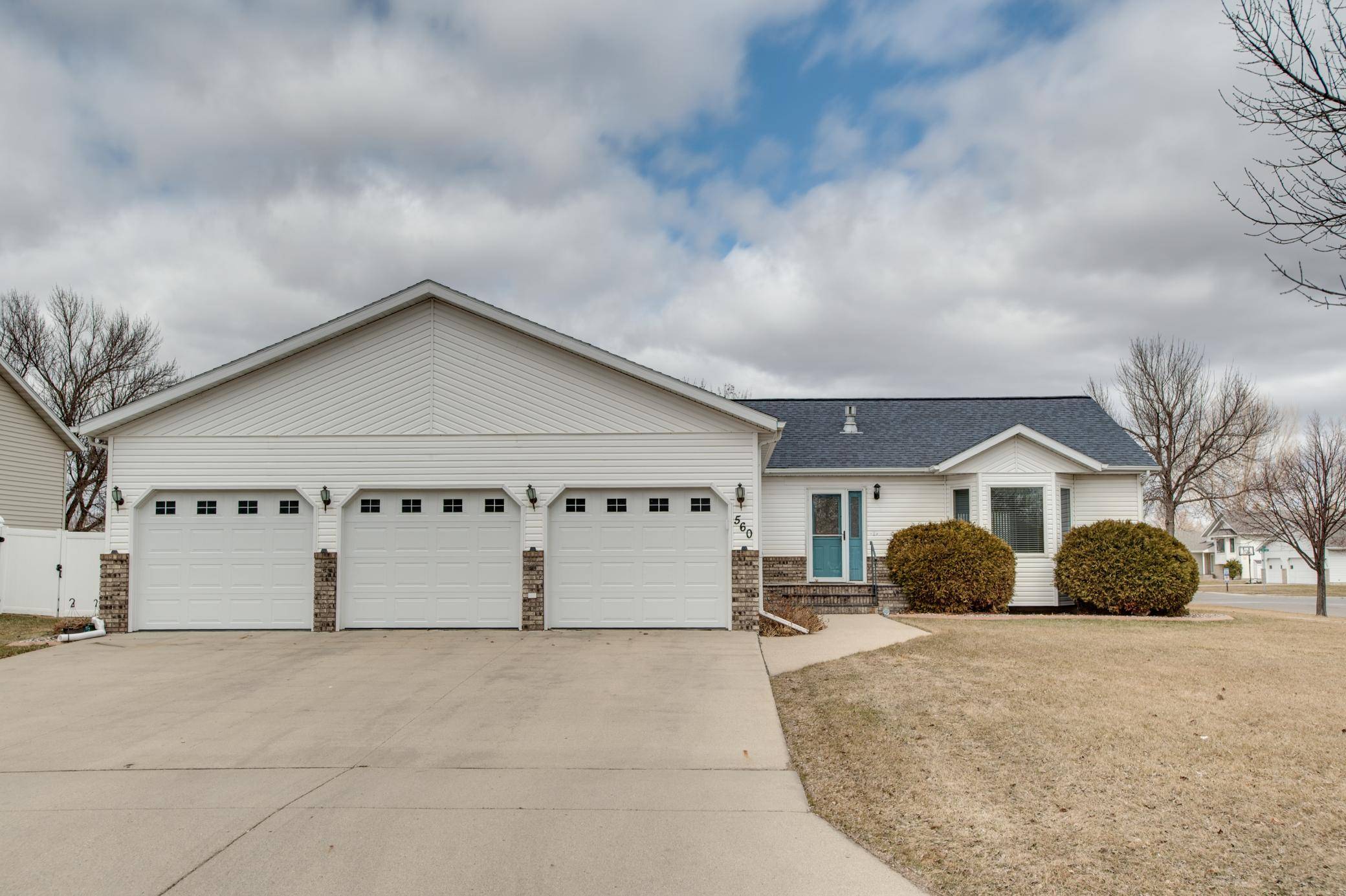 560 41st AVE S, Moorhead, MN 56560