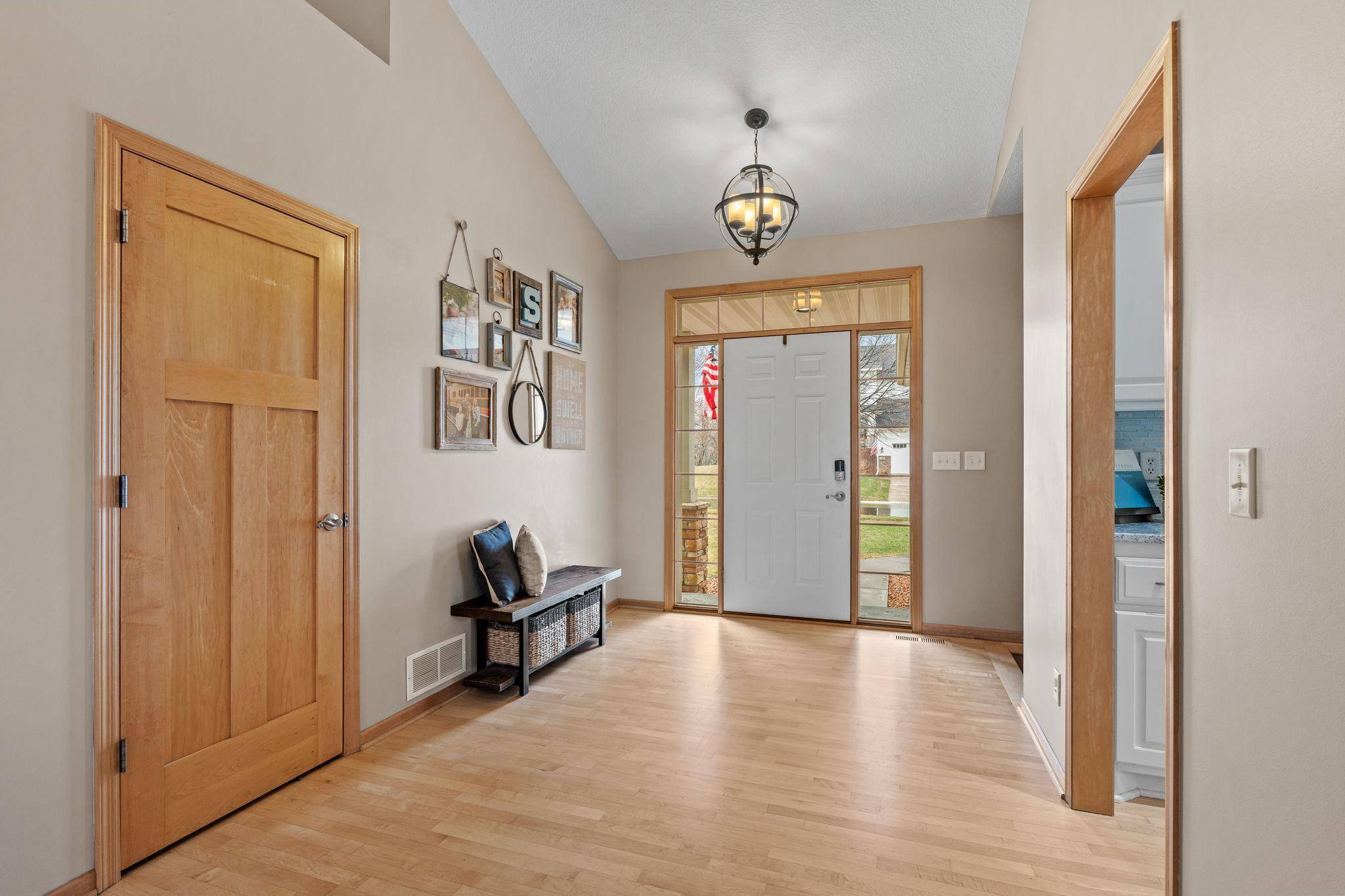 7360 Peltier CIR, Centerville, MN 55038