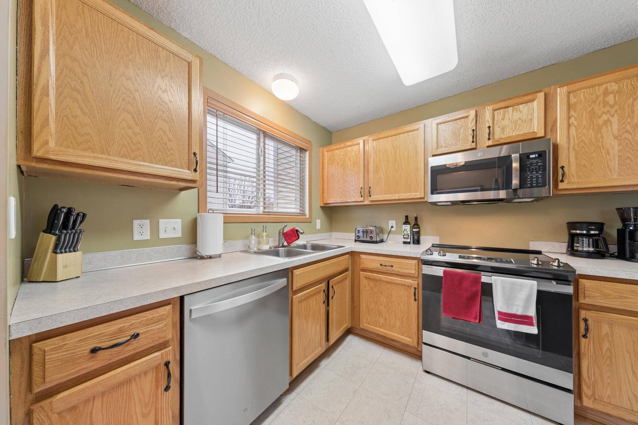 7702 Arboretum Village CIR, Chanhassen, MN 55317