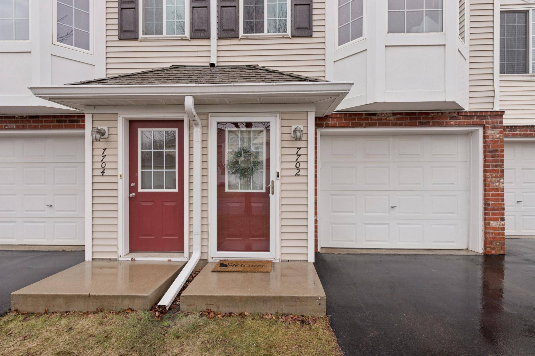7702 Arboretum Village CIR, Chanhassen, MN 55317