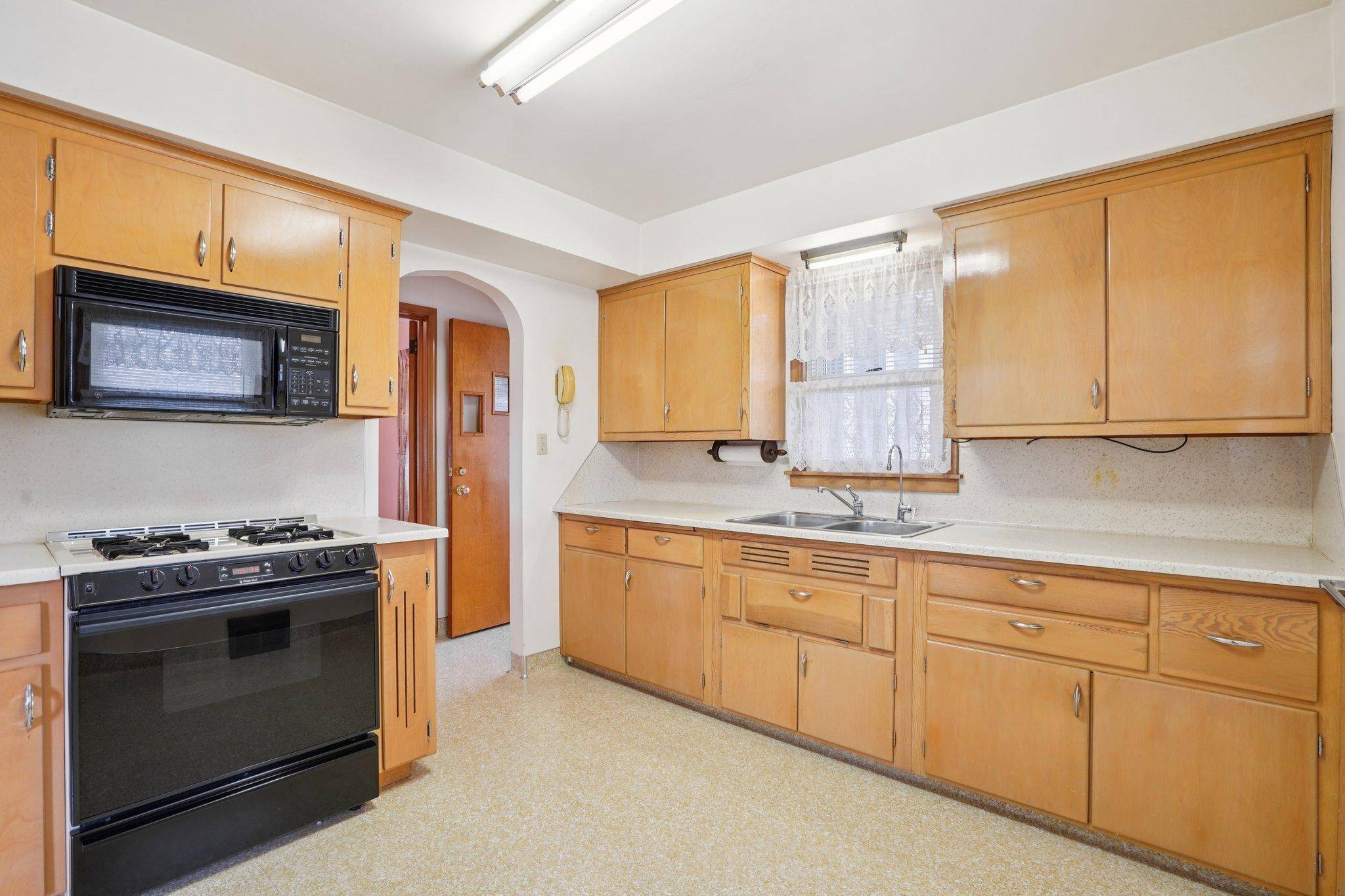 462 Park ST, Anoka, MN 55303