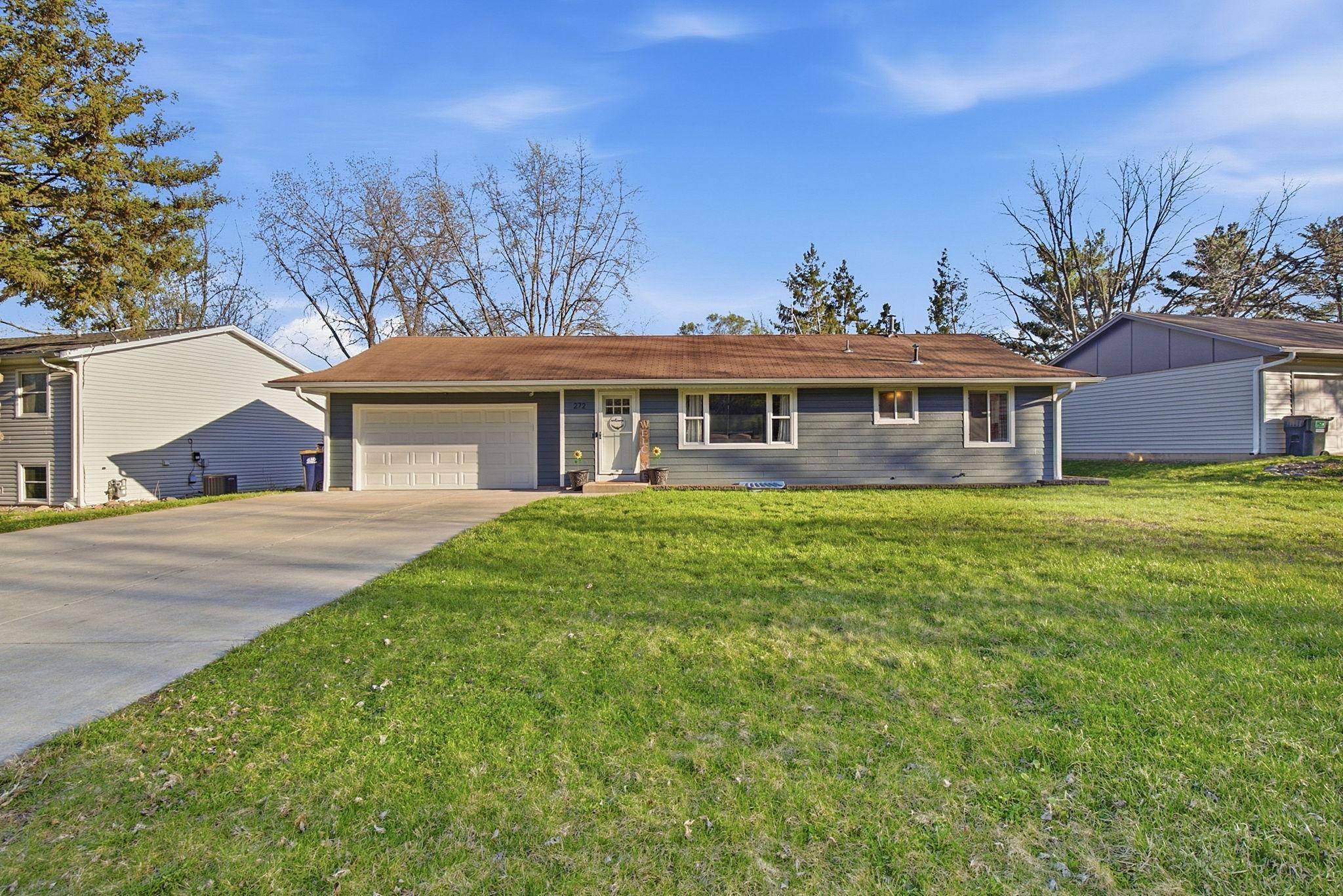 272 Pinewood DR, Apple Valley, MN 55124