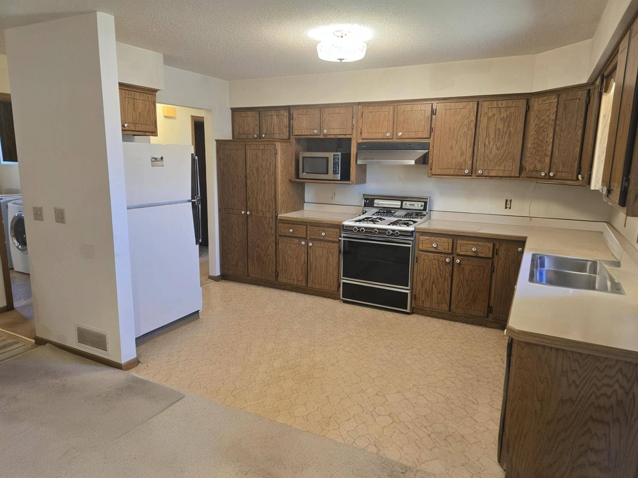 1325 Karth Lake CIR, Arden Hills, MN 55112