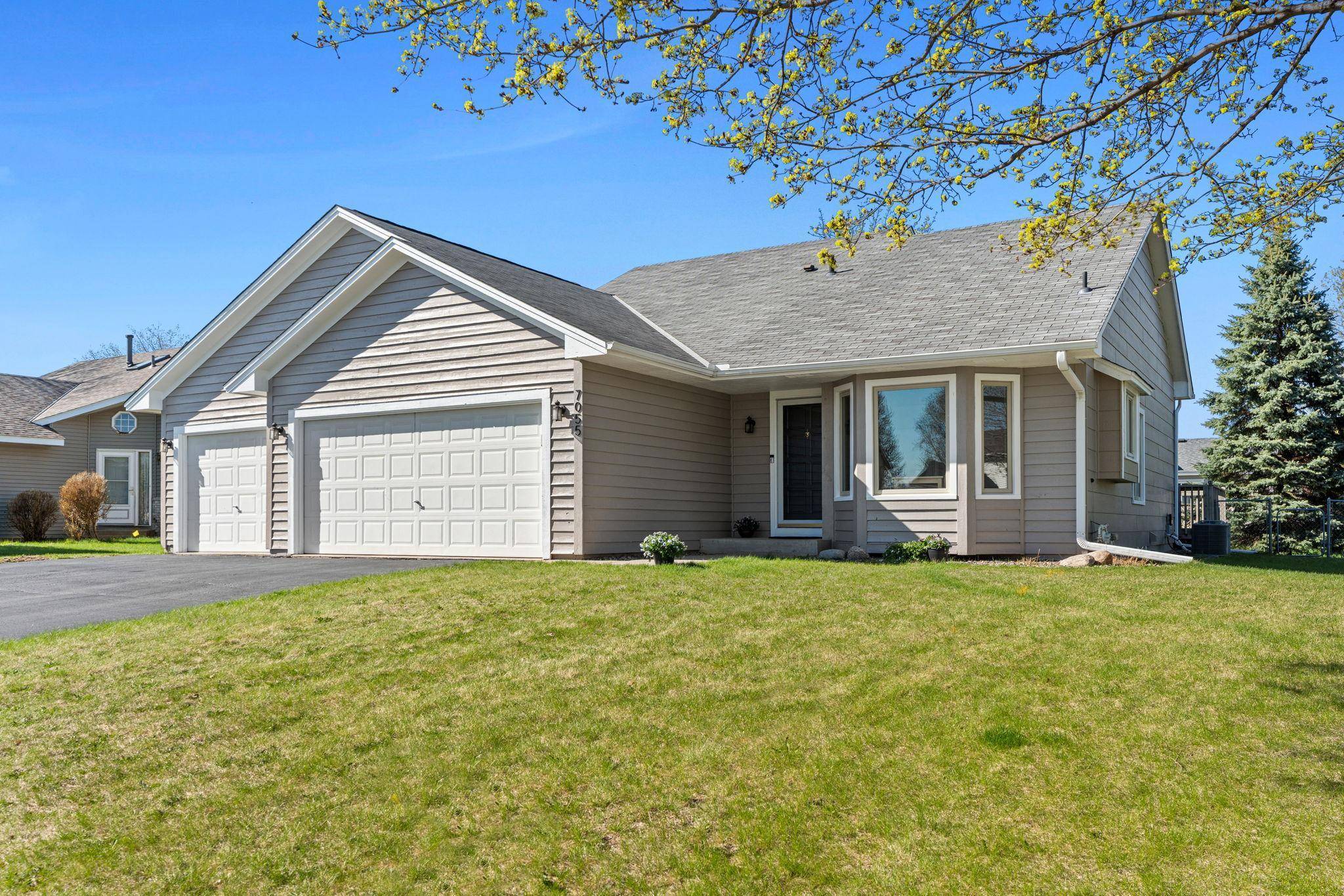 7055 Upper 157th ST W, Apple Valley, MN 55124