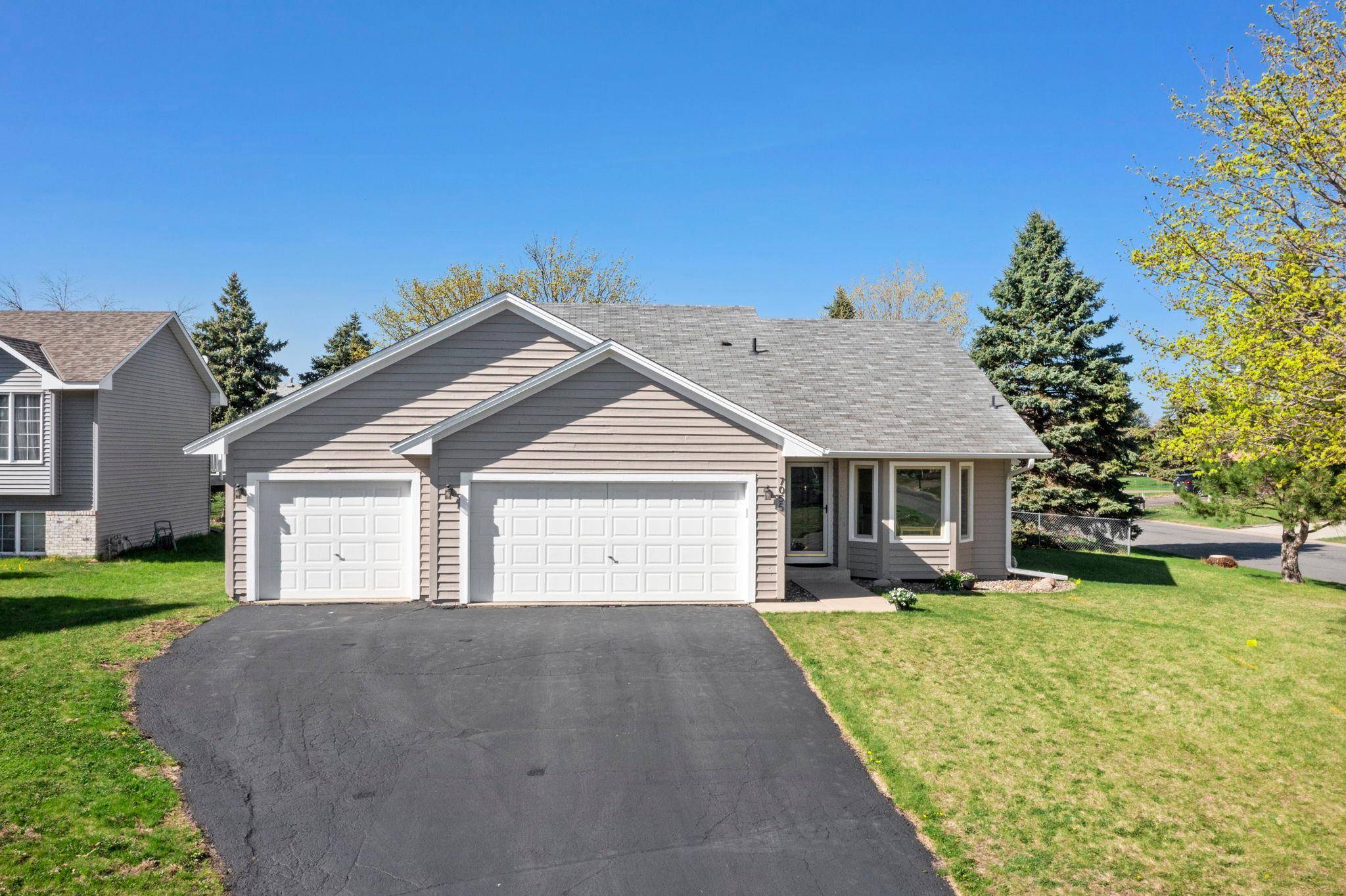 7055 Upper 157th ST W, Apple Valley, MN 55124